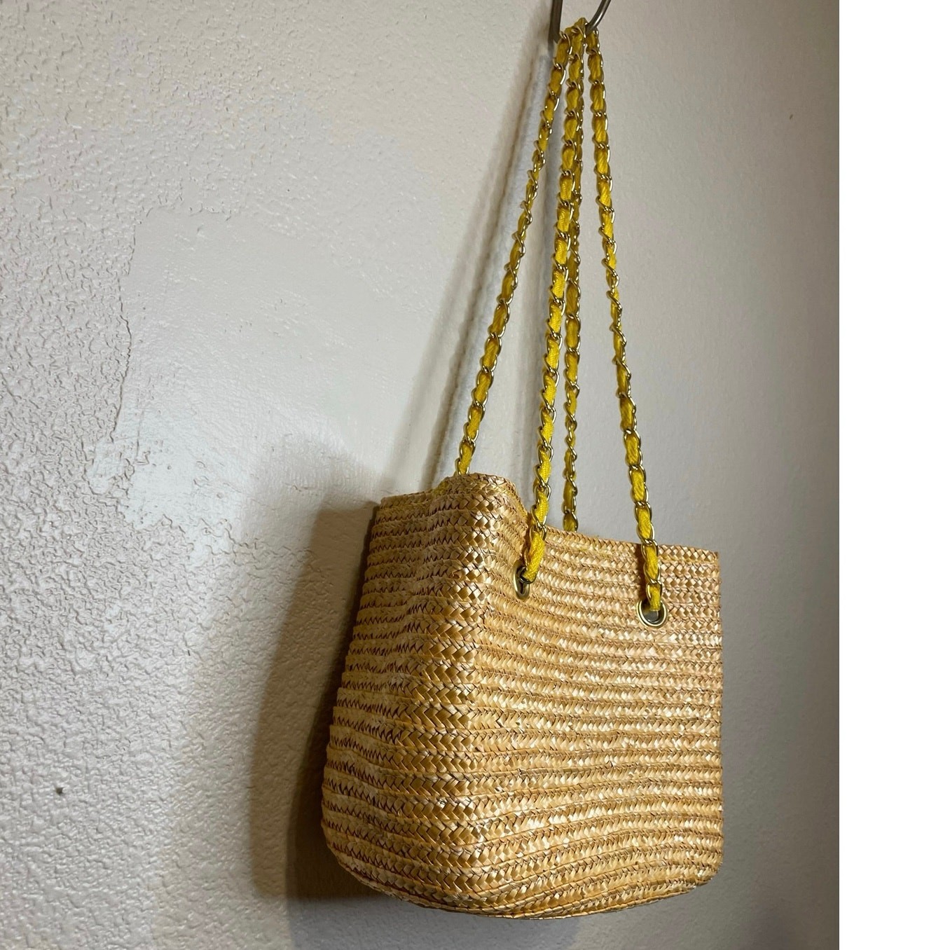 VTG Worthington Straw Bucket Bag W/ Gold Chain Strap & Bright Yellow Lining