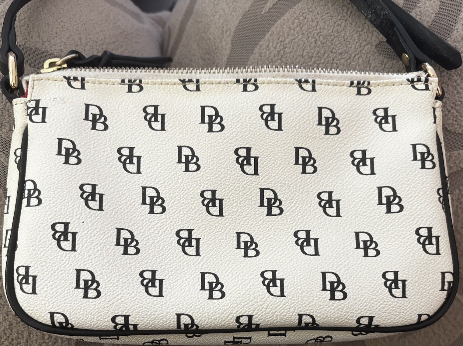 Classic Dooney & Bourke Small Greta White & Black Crossbody Bag Logo 8 X 5”