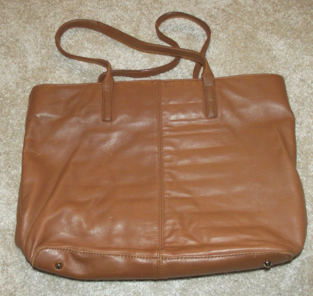 VG++ Brown Leather DKNY Purse 13″ (33 cm) x 5.25″ (13.5cm) x 11″ (29cm) 10″ Drop