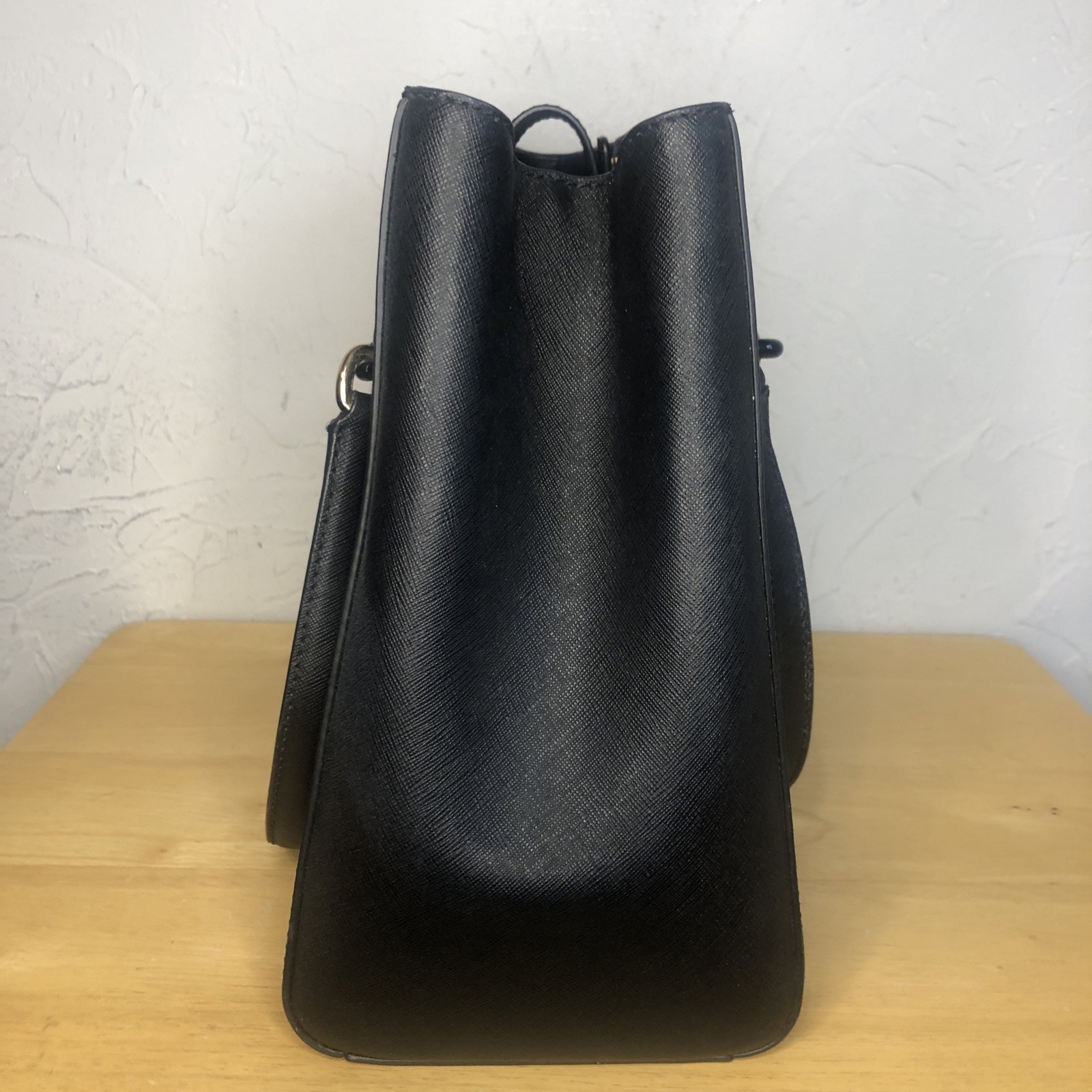 Michael Kors SOFIA Large Tote HANDBAG BLACK Leather Gold Logo