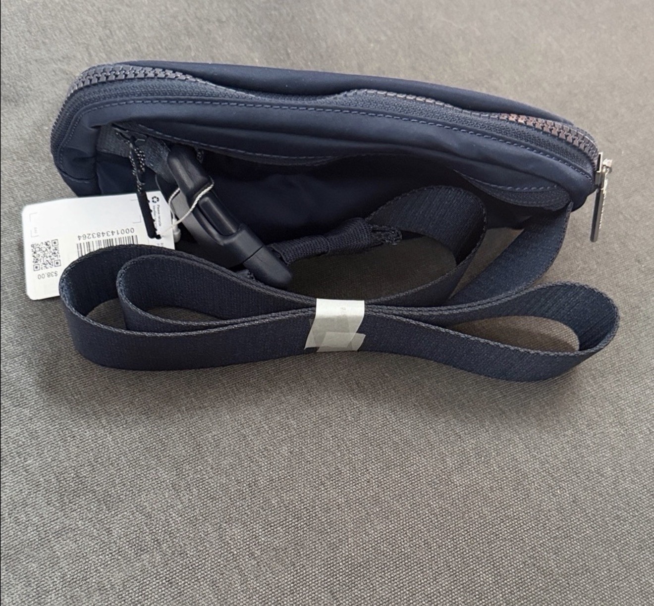 lululemon Navy Belt Bag Water-Repellent Inner Pockets Zipper Silver Hardware
