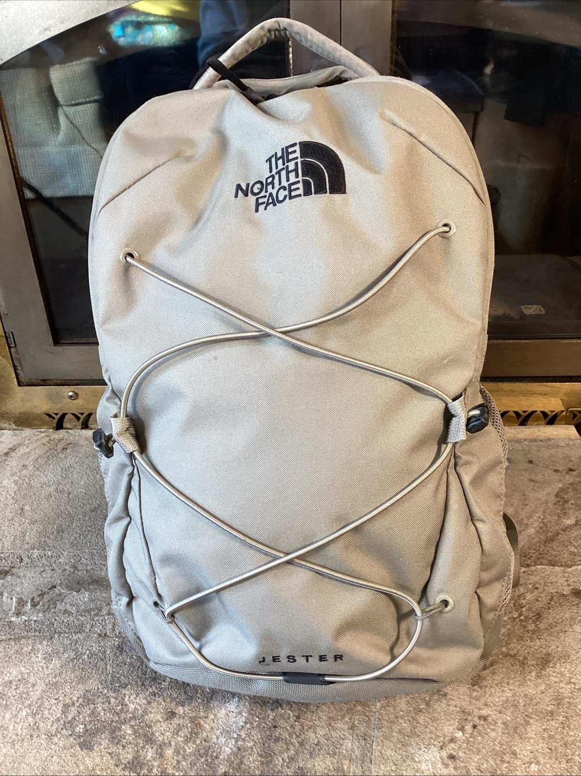 The North Face Jester Backpack for Women in Gravel Beige/ Black (NF0A3VXGF 243)