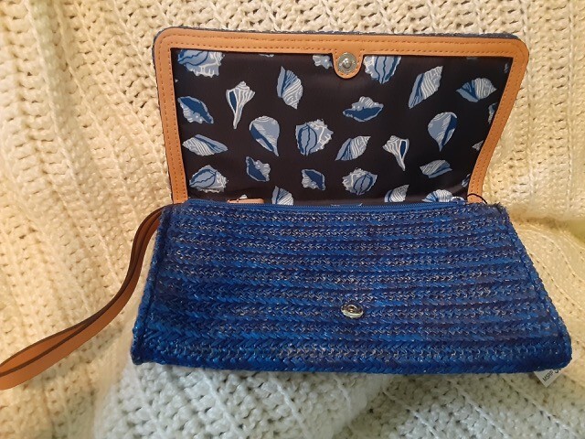 VERA BRADLEY Straw Beach Wristlet Classic Navy New With Tags. MINT AND RARE.