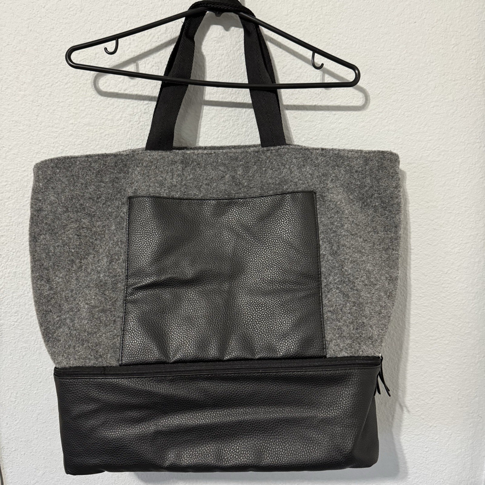 DSW Gray Textured Felt Weekender Tote Travel Bag With Compartment 18x16x7 in