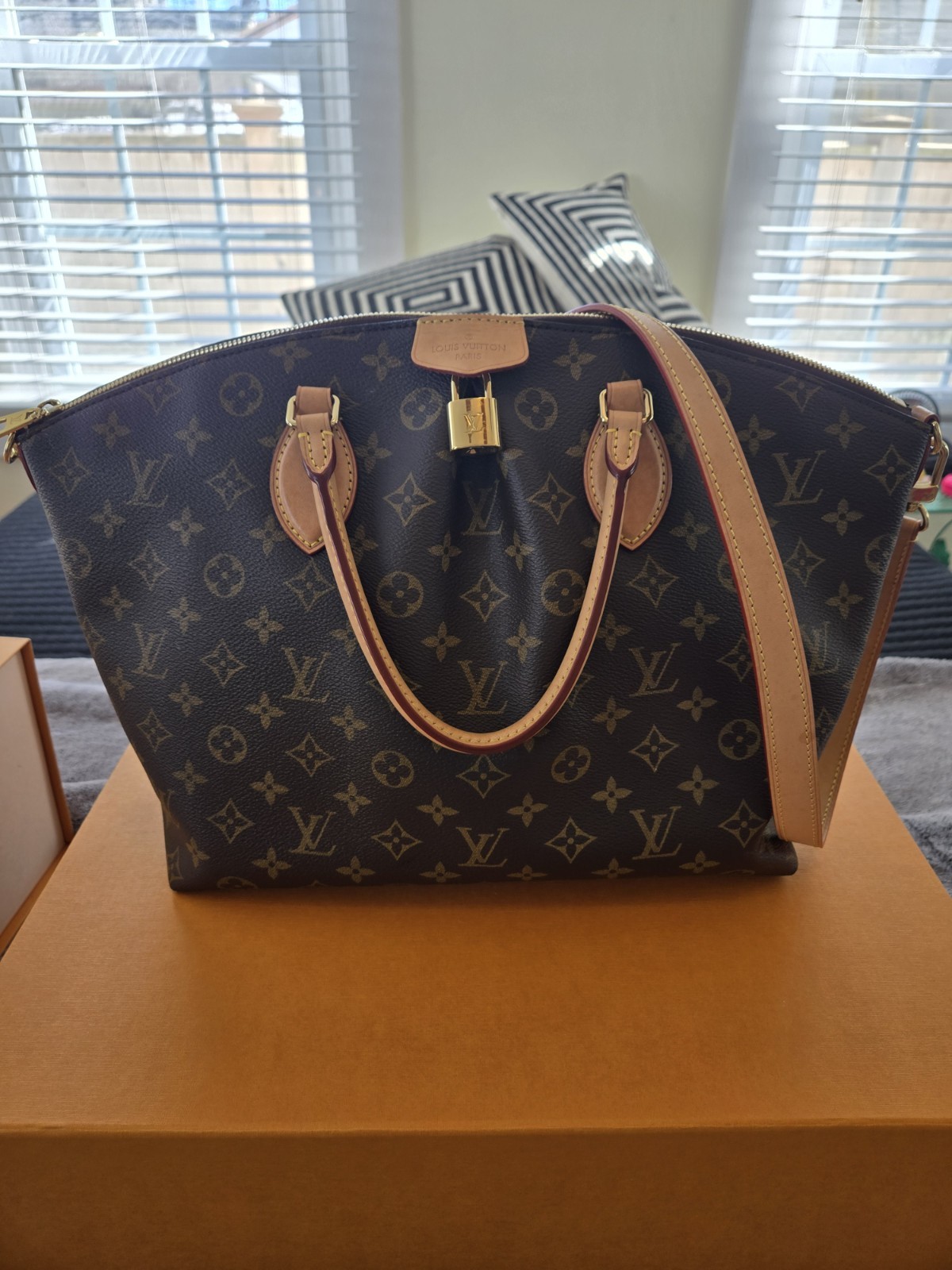 Louis Vuitton Monogram Satchel Top Handle Zip Bag Detachable Strap Box