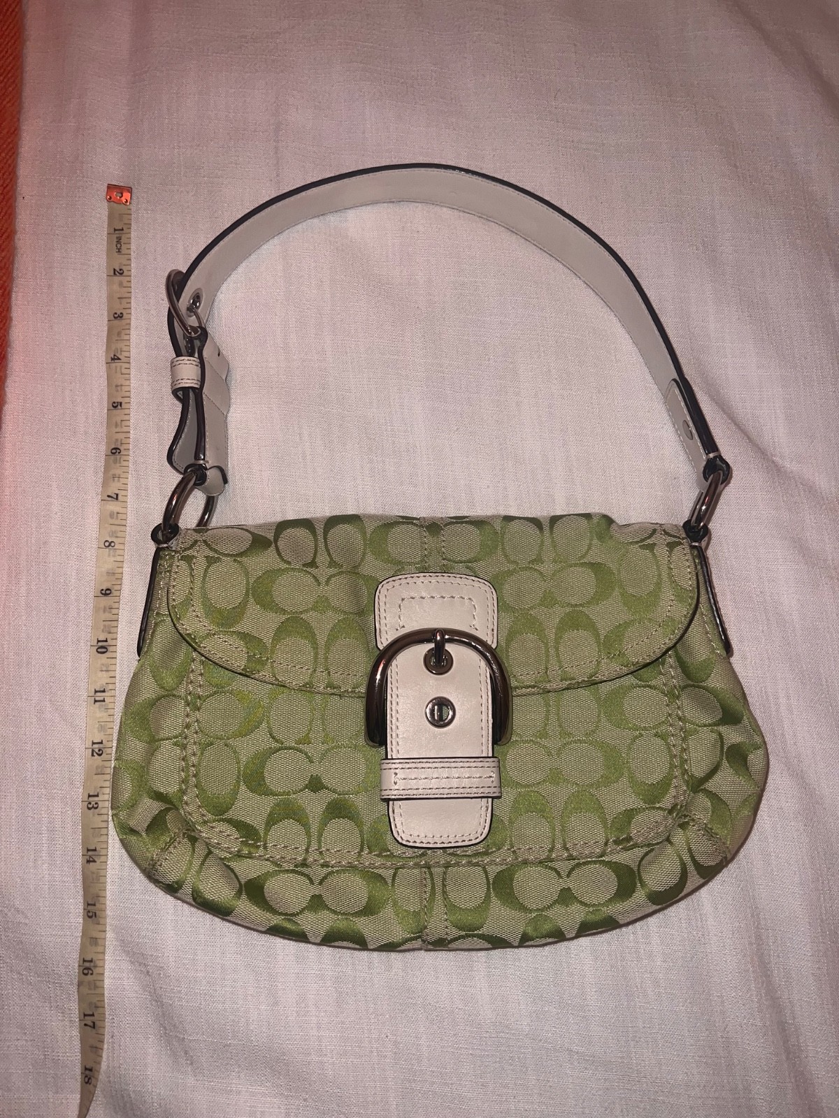 Green vintage y2k coach shoulder bag. Multiple pockets and adjustable strap.
