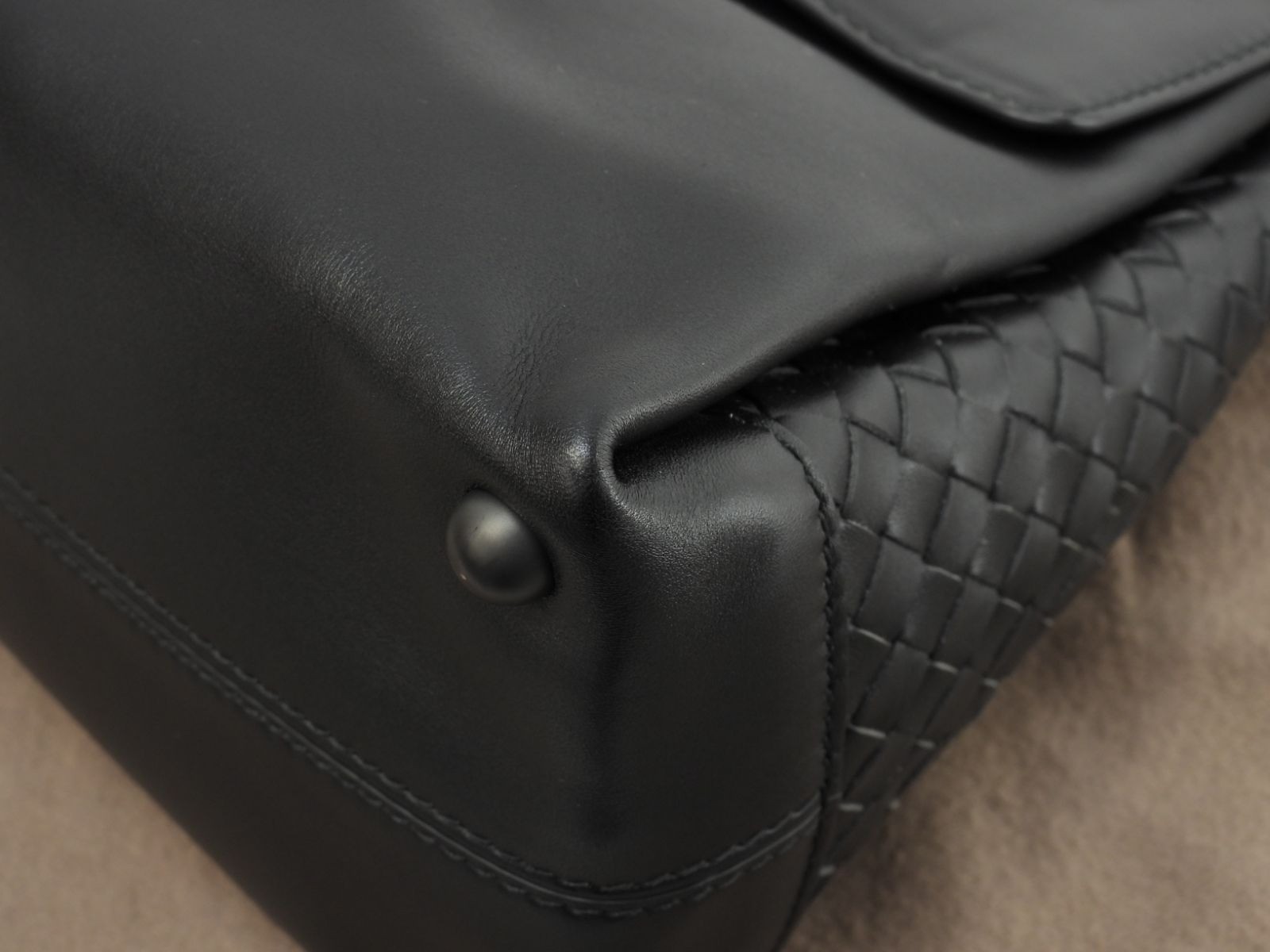 Bottega Veneta Pizza MM Intrecciato Leather Black 11.8*7.8*5.1 inch
