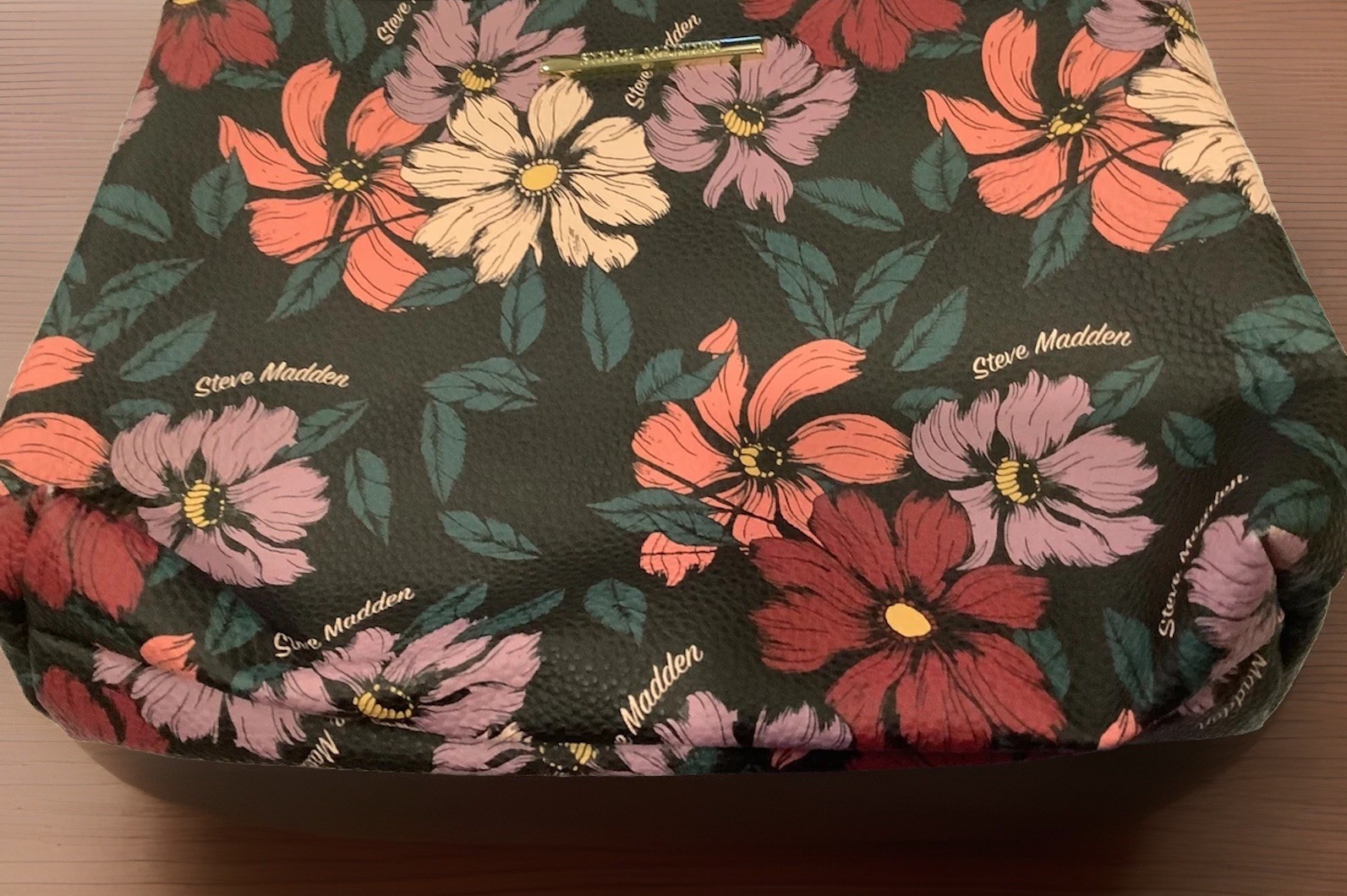 Steve Madden Floral Clutch LeatherBag~ Zipper Doesn’t Work, It’s stuck!!