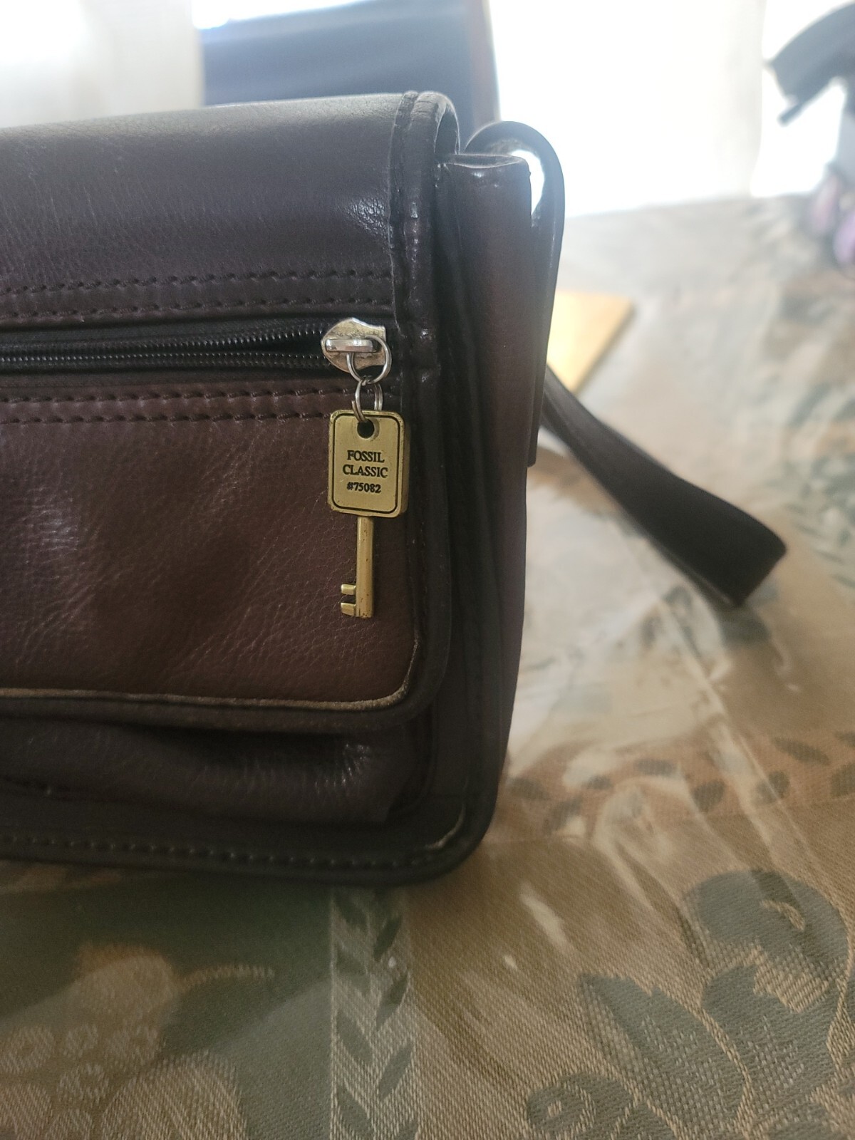 VINTAGE FOSSIL -CLASSIC 75082 BROWN LEATHER SHOULDER HANDBAG-see descriptions