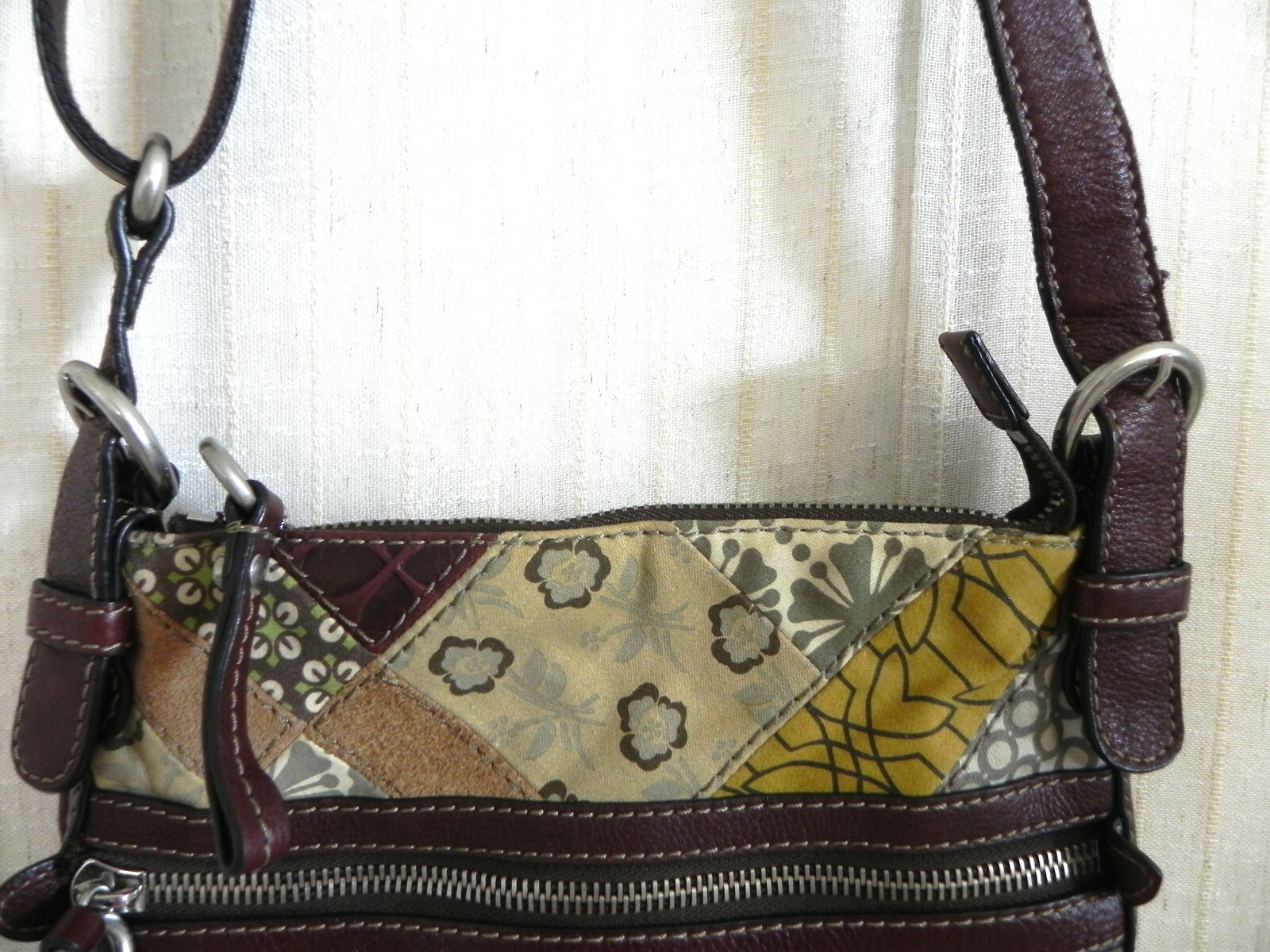 Fossil Shoulder/CrossbodyBag Leather/Fabric Patching Top Zip Size 10.5″x11″x1.5″