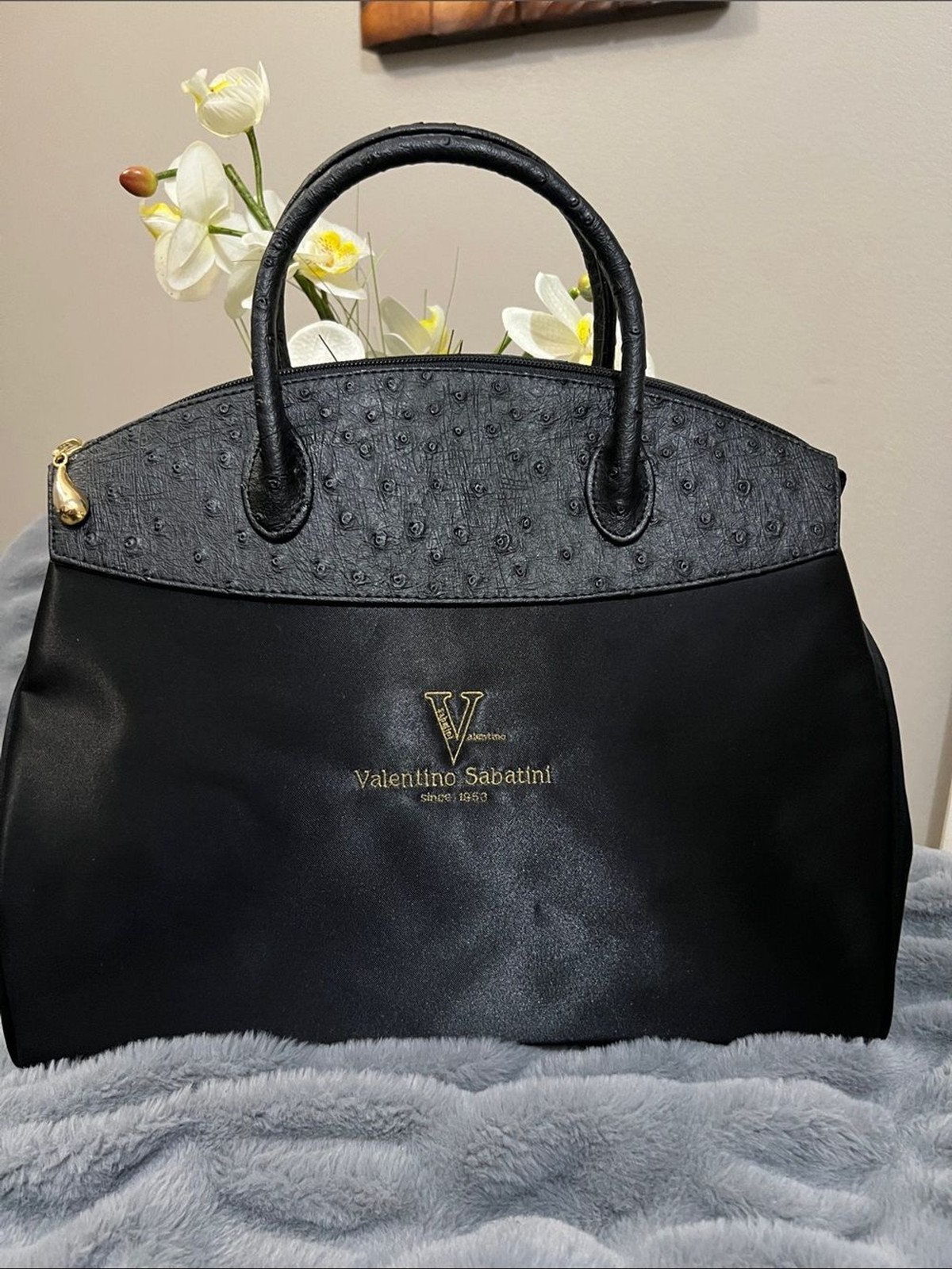Valentino Sabatini Vintage Black Ostrich Leather/Satin Tote Bag EUC retail $120