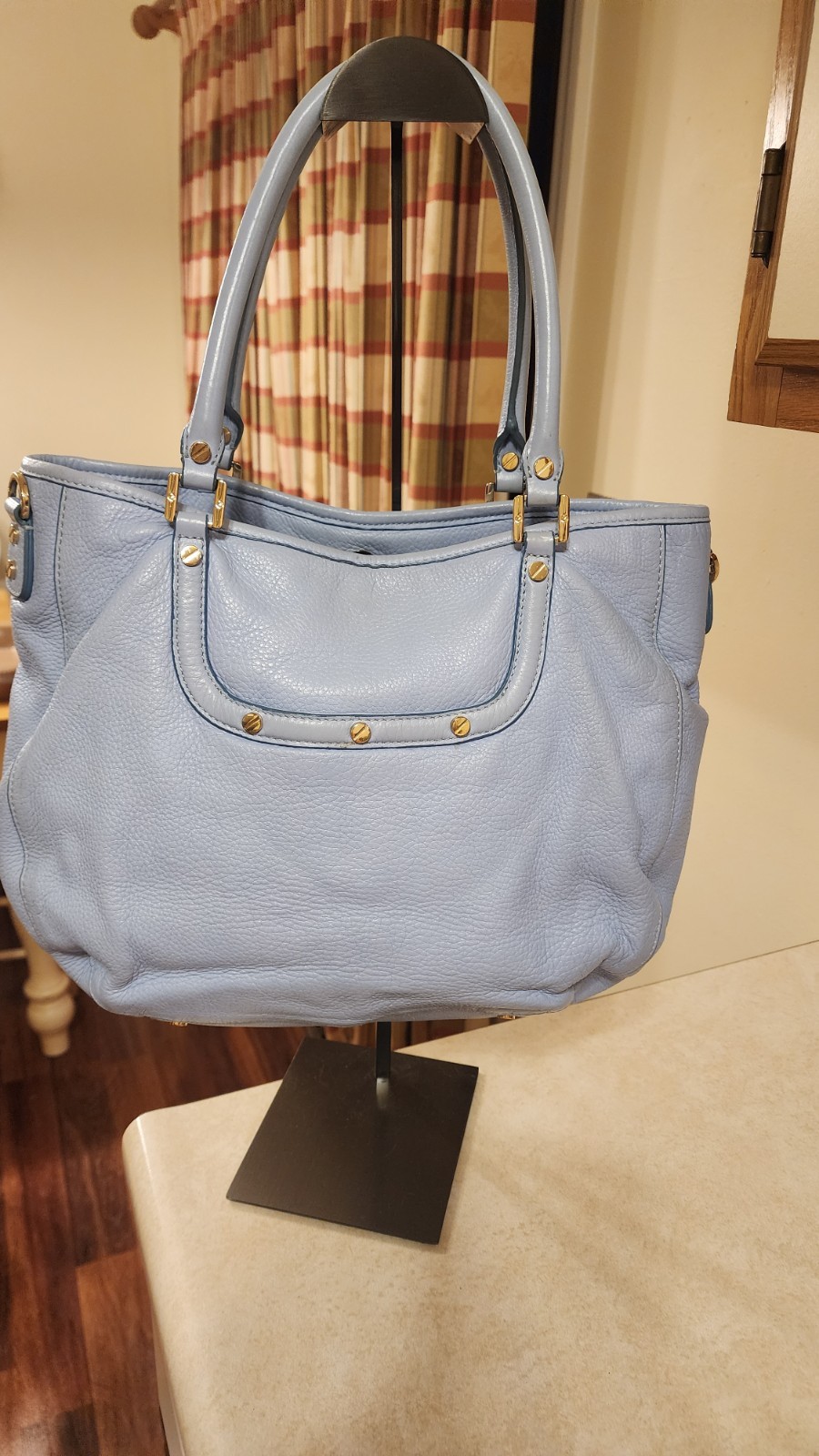 Tory Burch Amanda Hobo bag pebbled leather, a front flap pocket signature logo