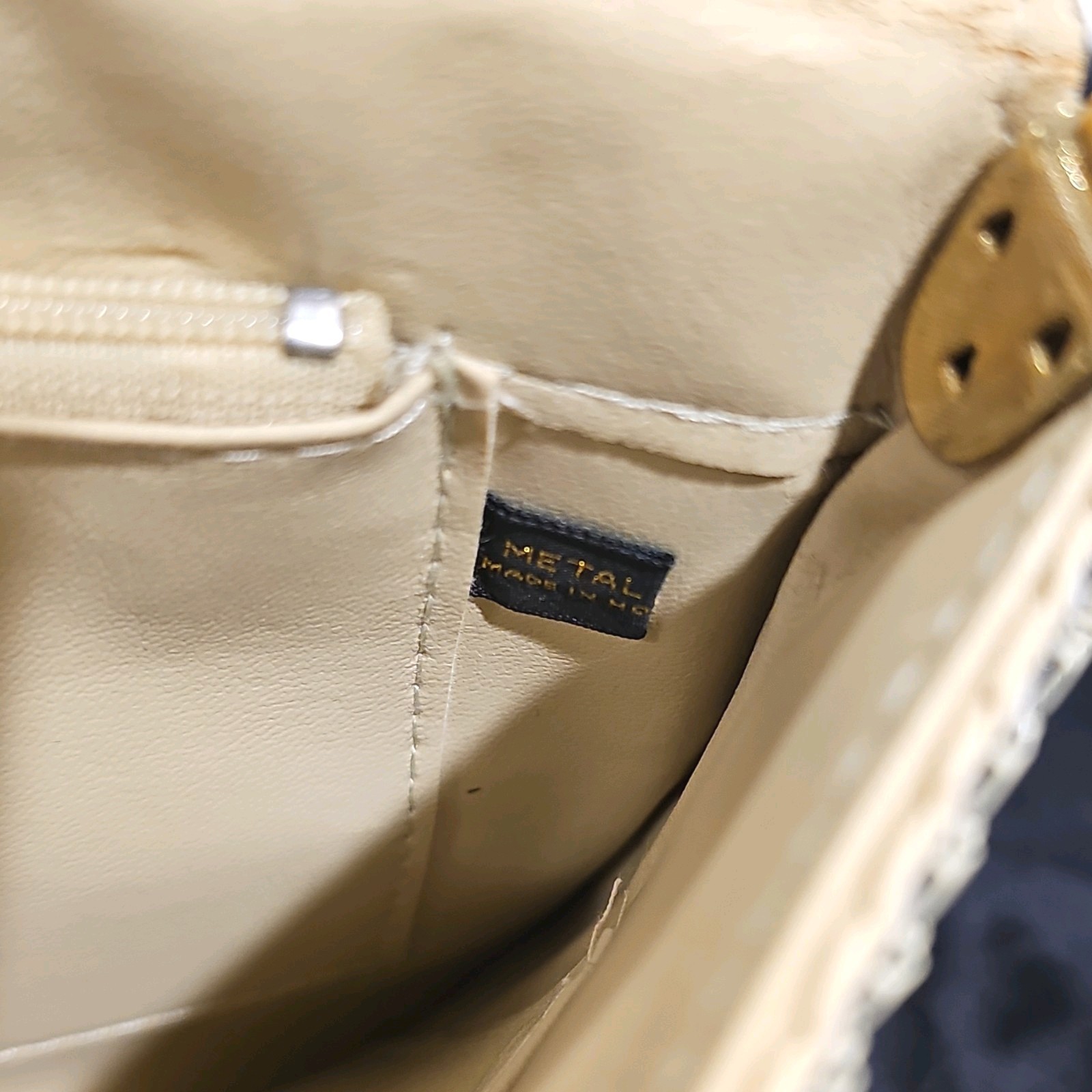 Metali Ivory Metal Mesh Shoulder Bag Turn Lock Zip Lined Inner Pockets Gold