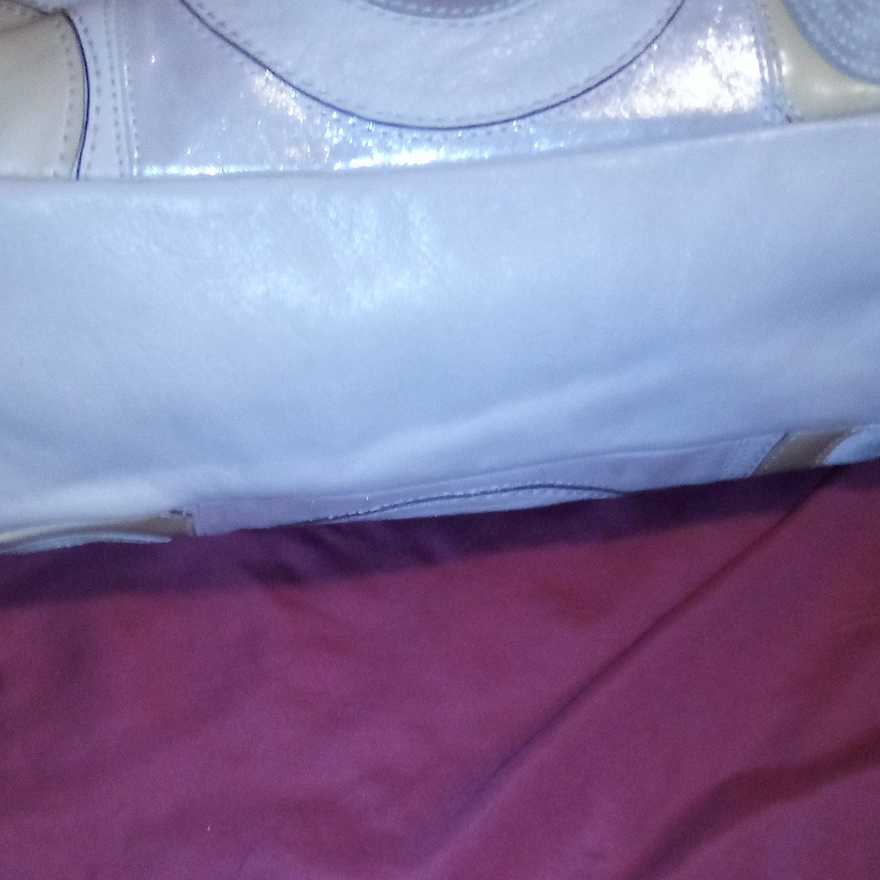Coach Signature Logo Patent Tote Bag Beige/Ivory Gold Hardware Lined Pockets