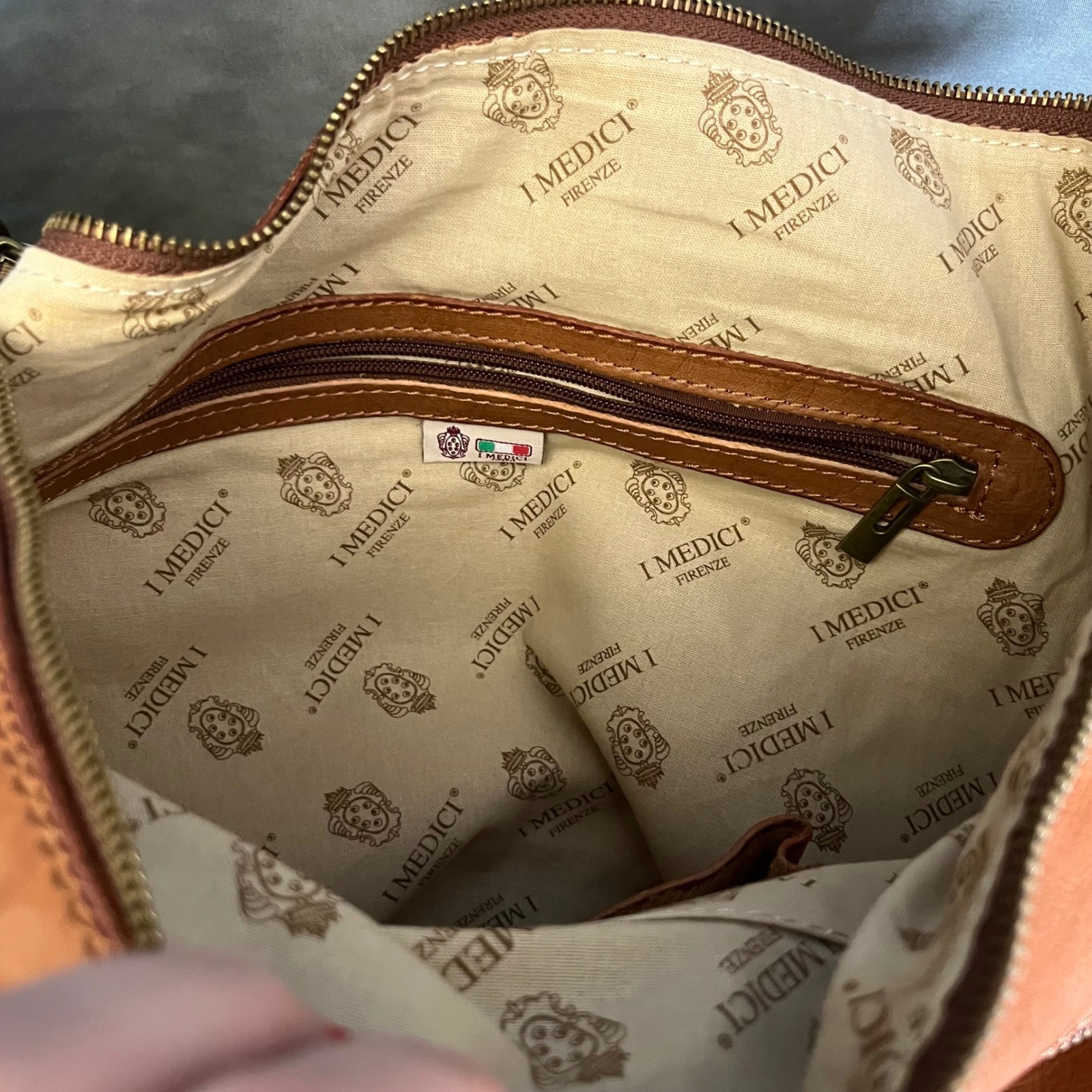 I Medici Firenze Genuine Leather Hobo Shoulder Bag Tan Brown Double Zip Top