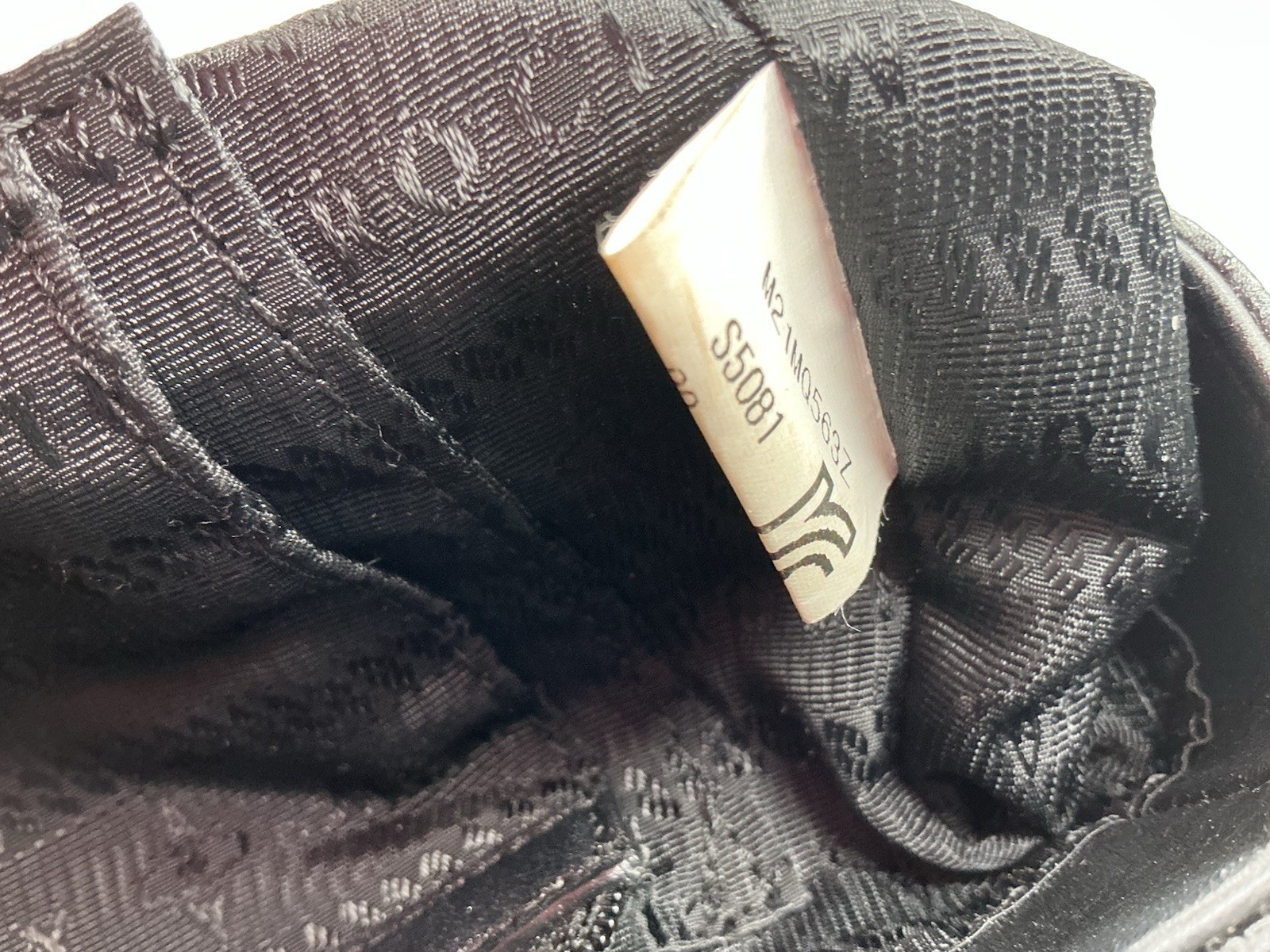 Metrocity Quilted Pebbled Leather Chain Strap Shoulder Bag Black Gold Logo