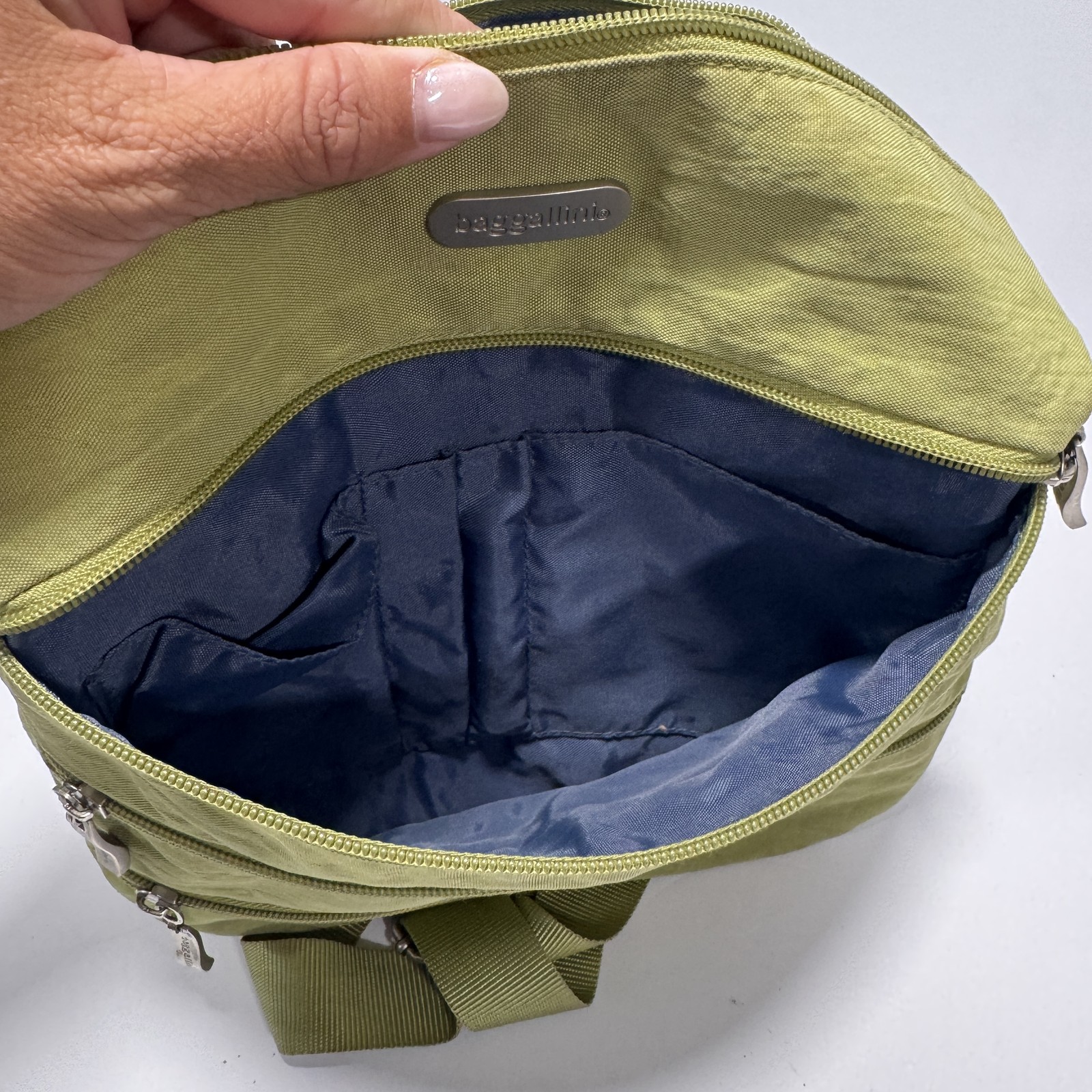 Baggallini Multi-Pocket Crossbody Bag Olive Green Nylon Adjustable Strap Travel