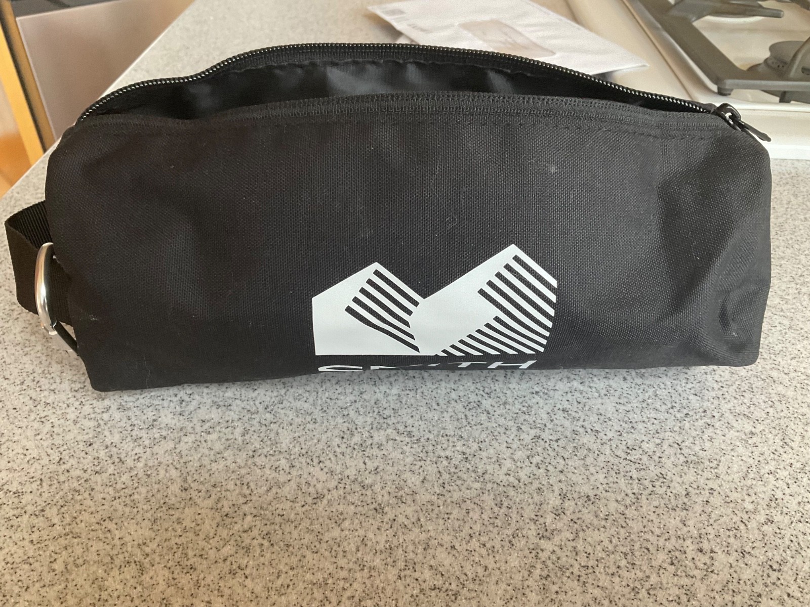 cool little smith zipper tote with carabiner