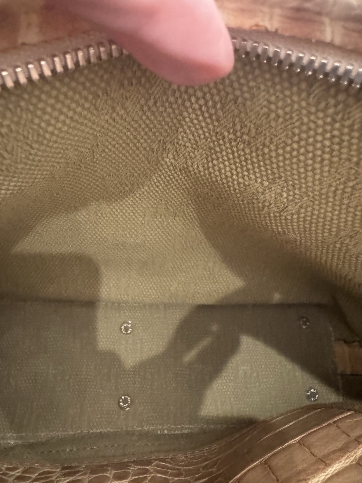 Dooney & Bourke Beige Croco Embossed Hobo pre owned excellent condition