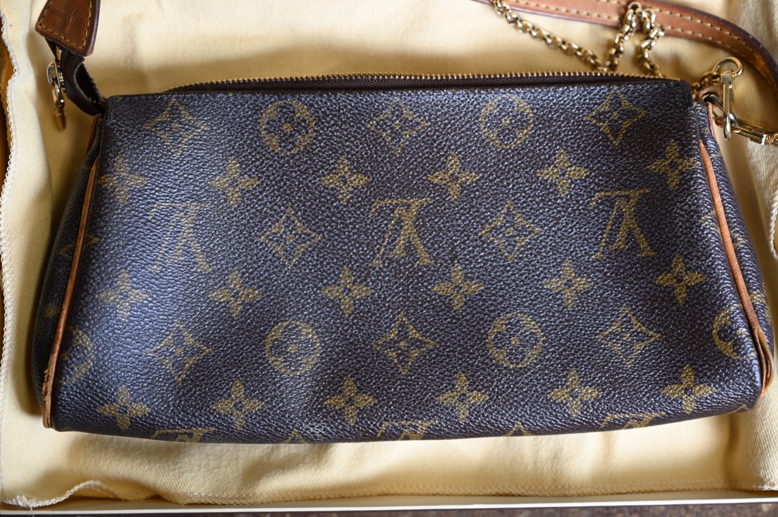 Louis Vuitton Eva Women’s Clutch Monogram Canvas Pochette Crossbody Shoulder Bag
