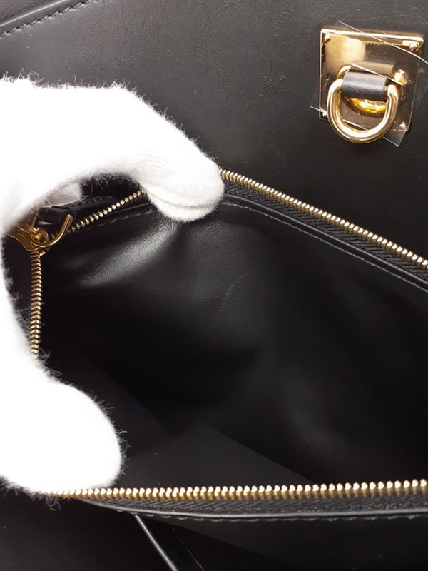 Louis Vuitton Milla bag black pebbled Veau Nuage leather