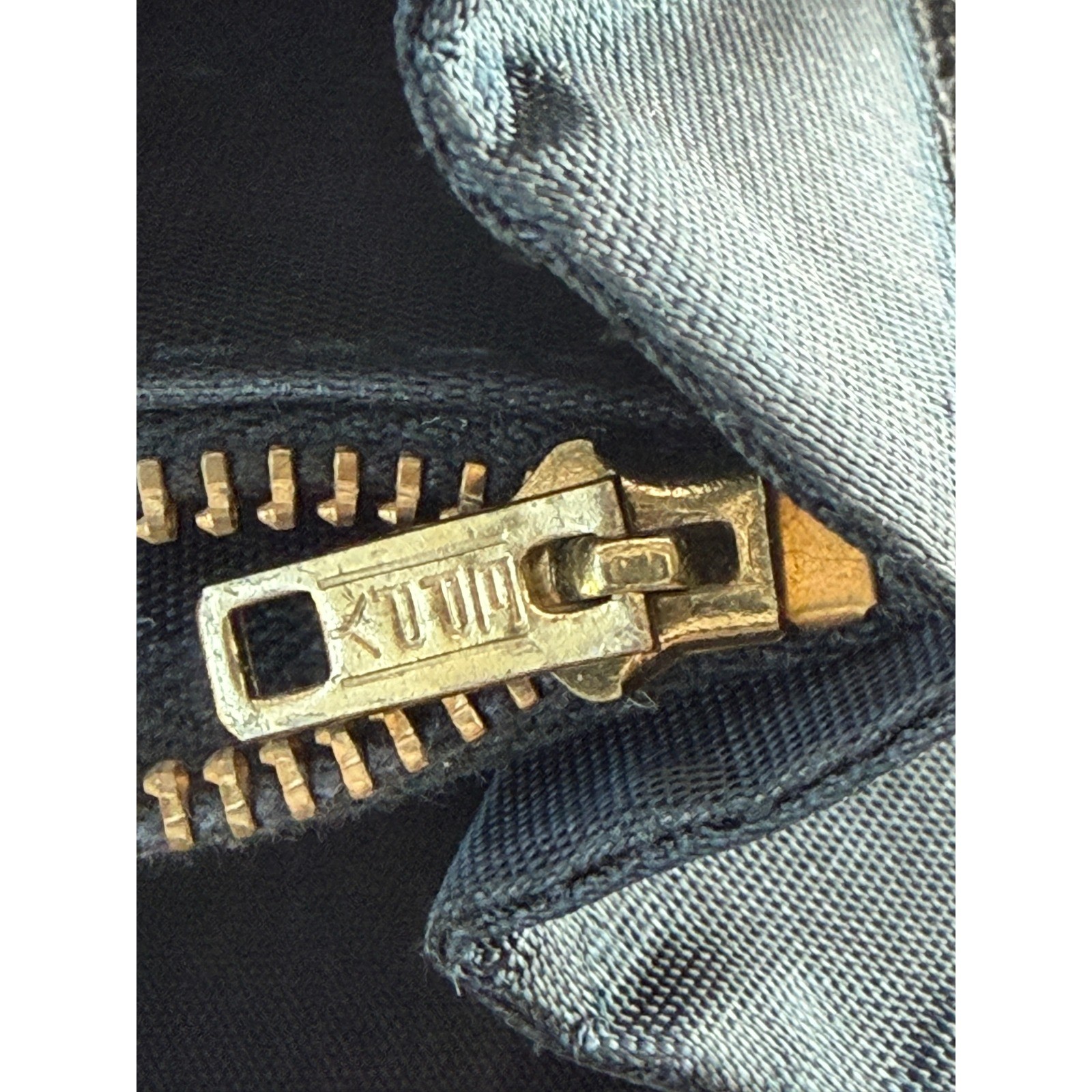 Vintage Clutch Purse Black Patent Gold Tone Kiss Lock Talon Zip Evening Bag 9″