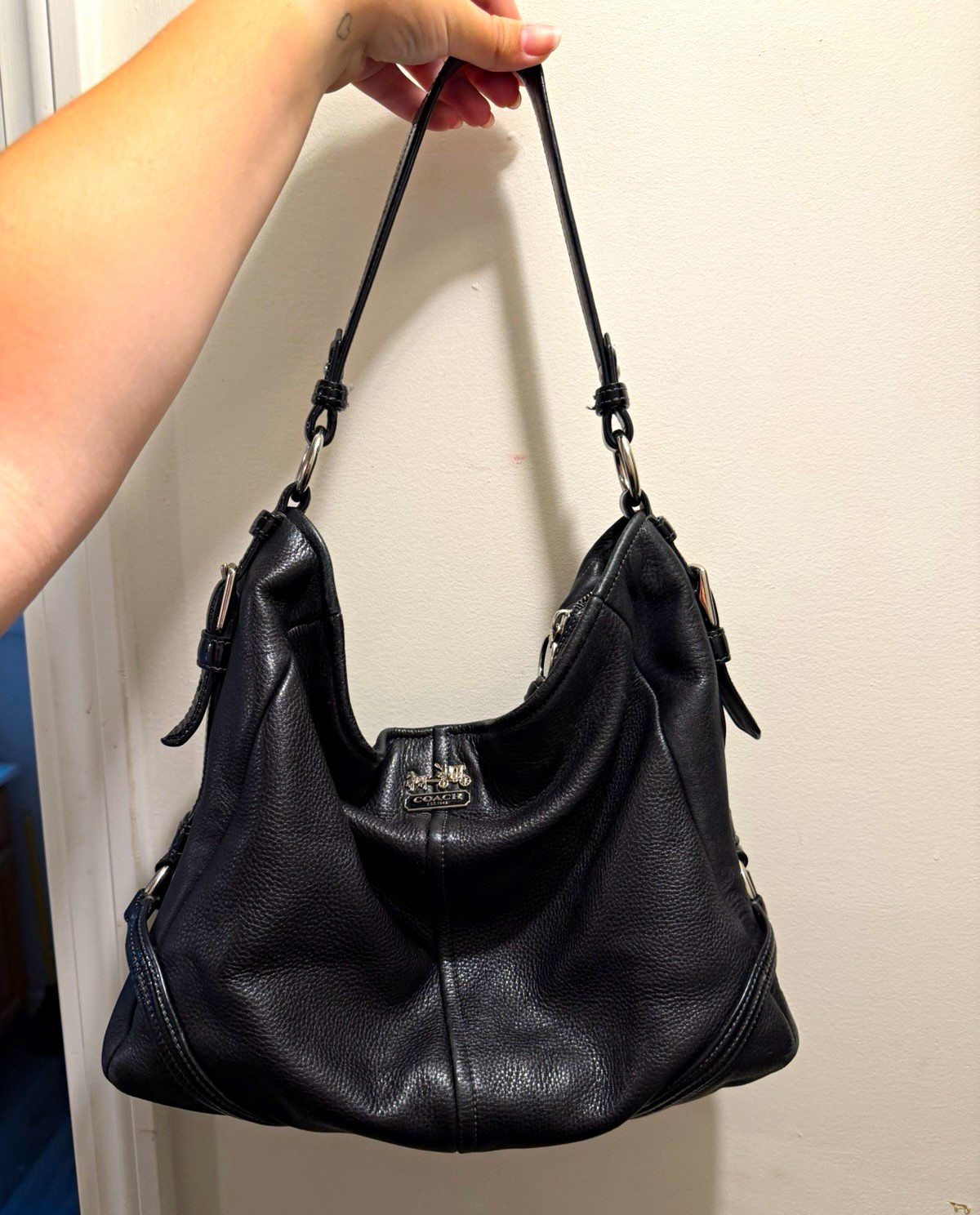 Coach Black Chelsea Pebbled Shoulder Bag Zip Closure Pink Lined Inner Pockets