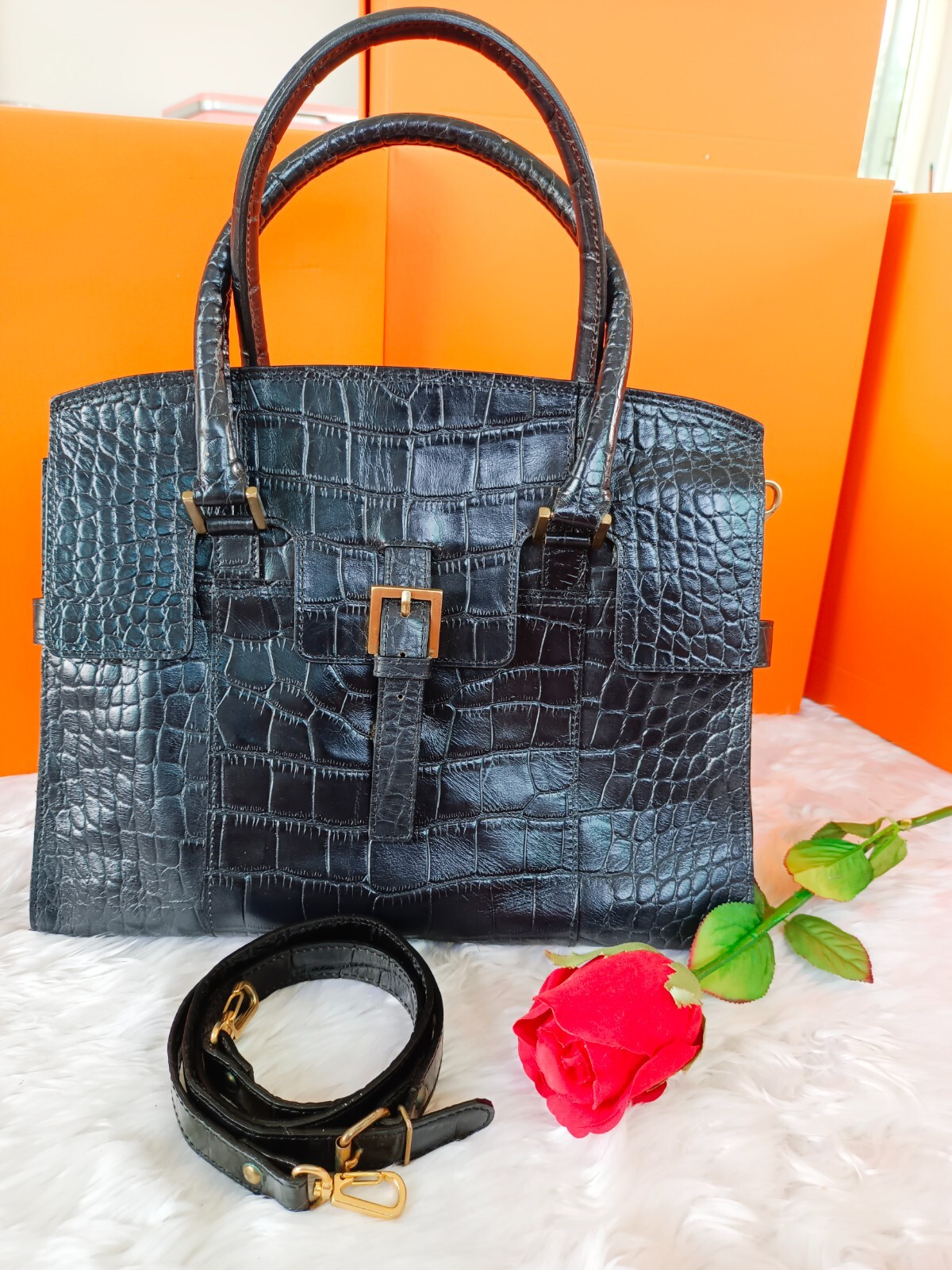 High Quality Genuine Leather Beautiful Black color Croc Embossed Women handbags