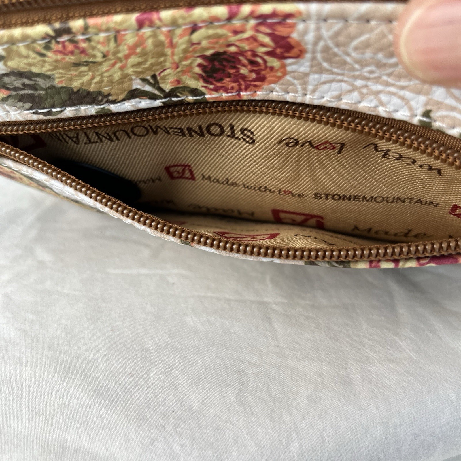 NWOT Stone Mountain Summer Floral Small Crossbody Adjustable Strap