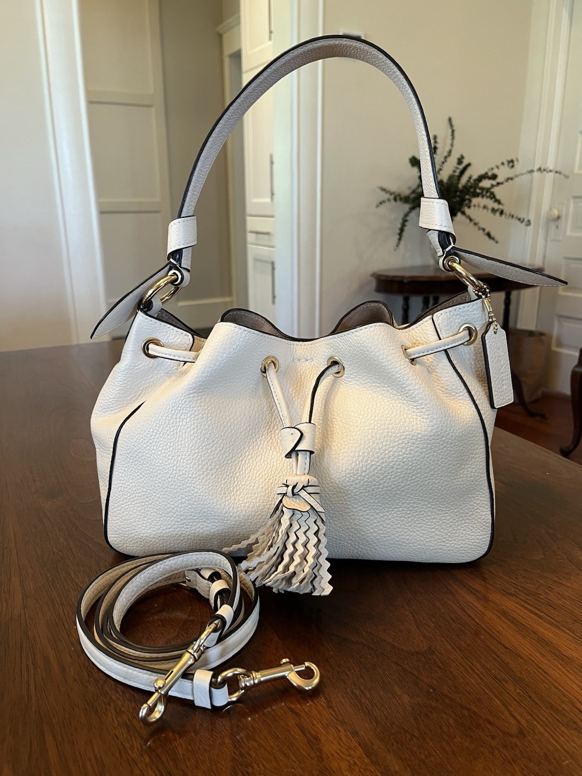 COACH C5671 EVERLY DRAWSTRING SHOULDER BAG w/ CROSSBODY STRAP – CHALK WHITE EUC