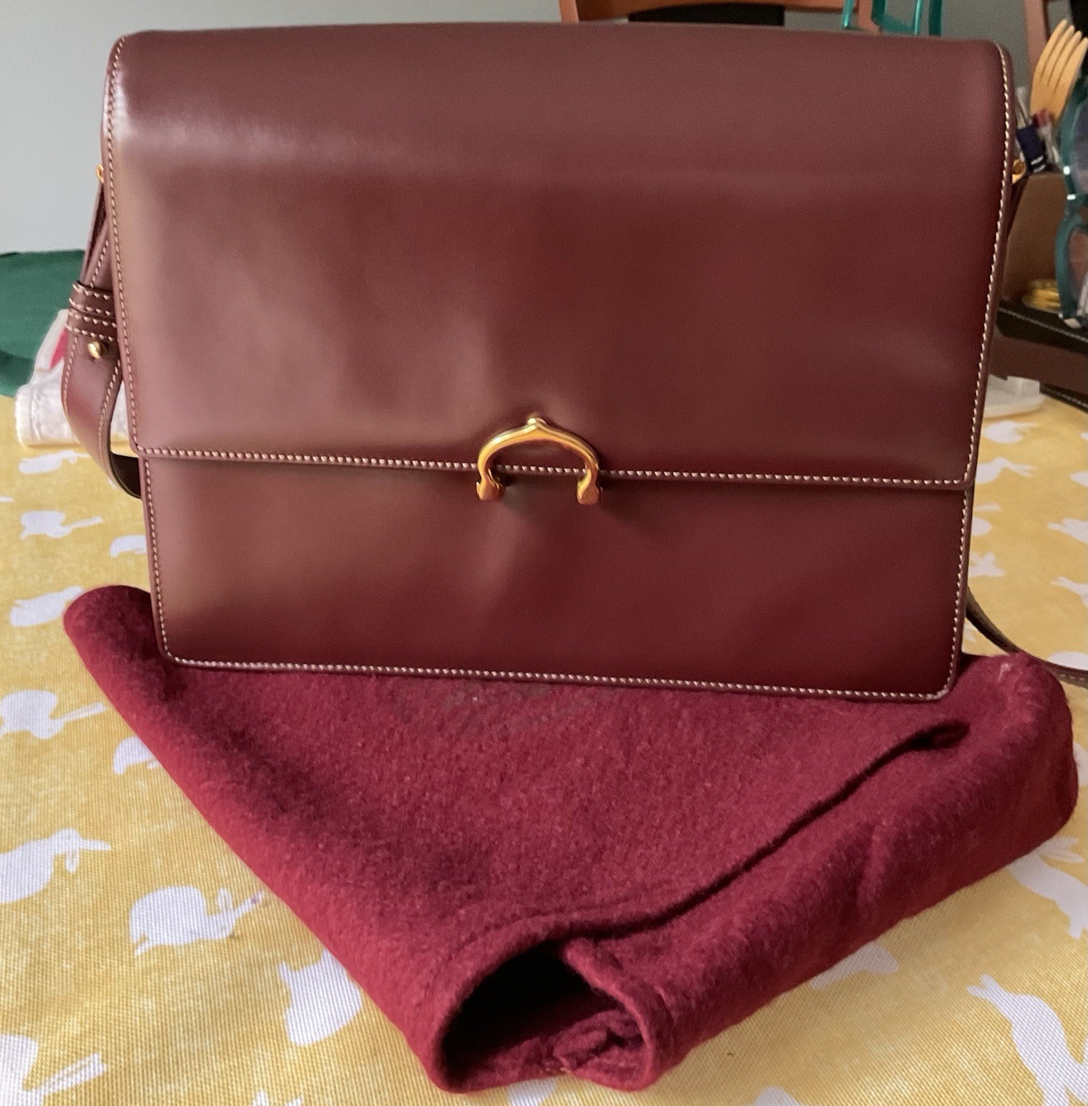 Must de Cartier Burgundy Flap Shoulder Bag w/ Dust Bag, Logo, Gold Hardware