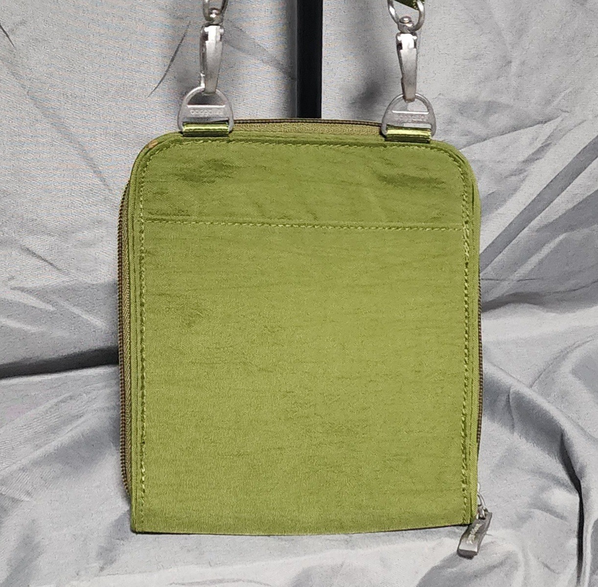 NWOT Baggallini RFID Blocking Moss Green Nylon Crossbody Purse