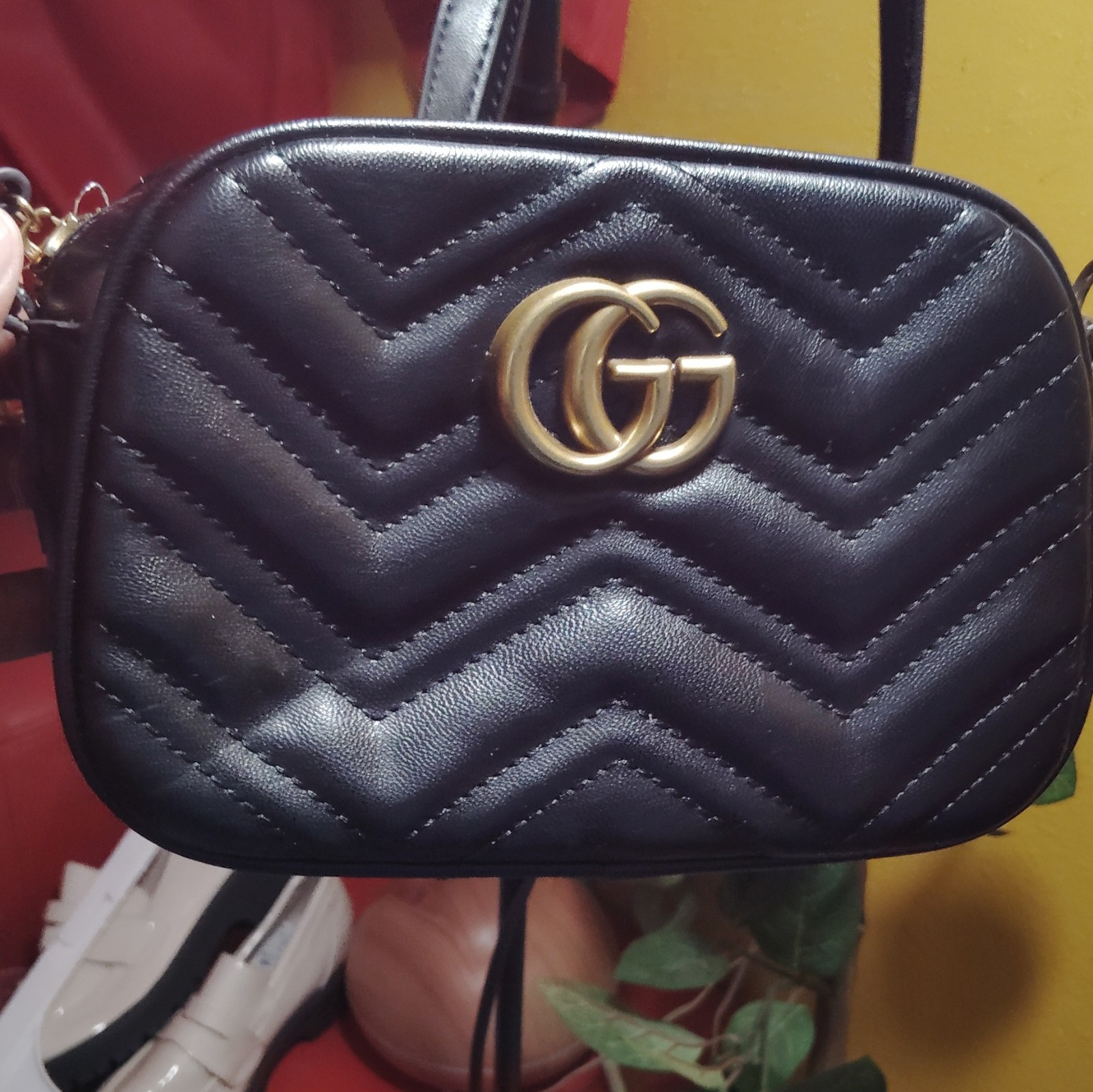 Gucci Women’s Black Quilted Chevron GG Logo Crossbody, Zip, Gold, Heart