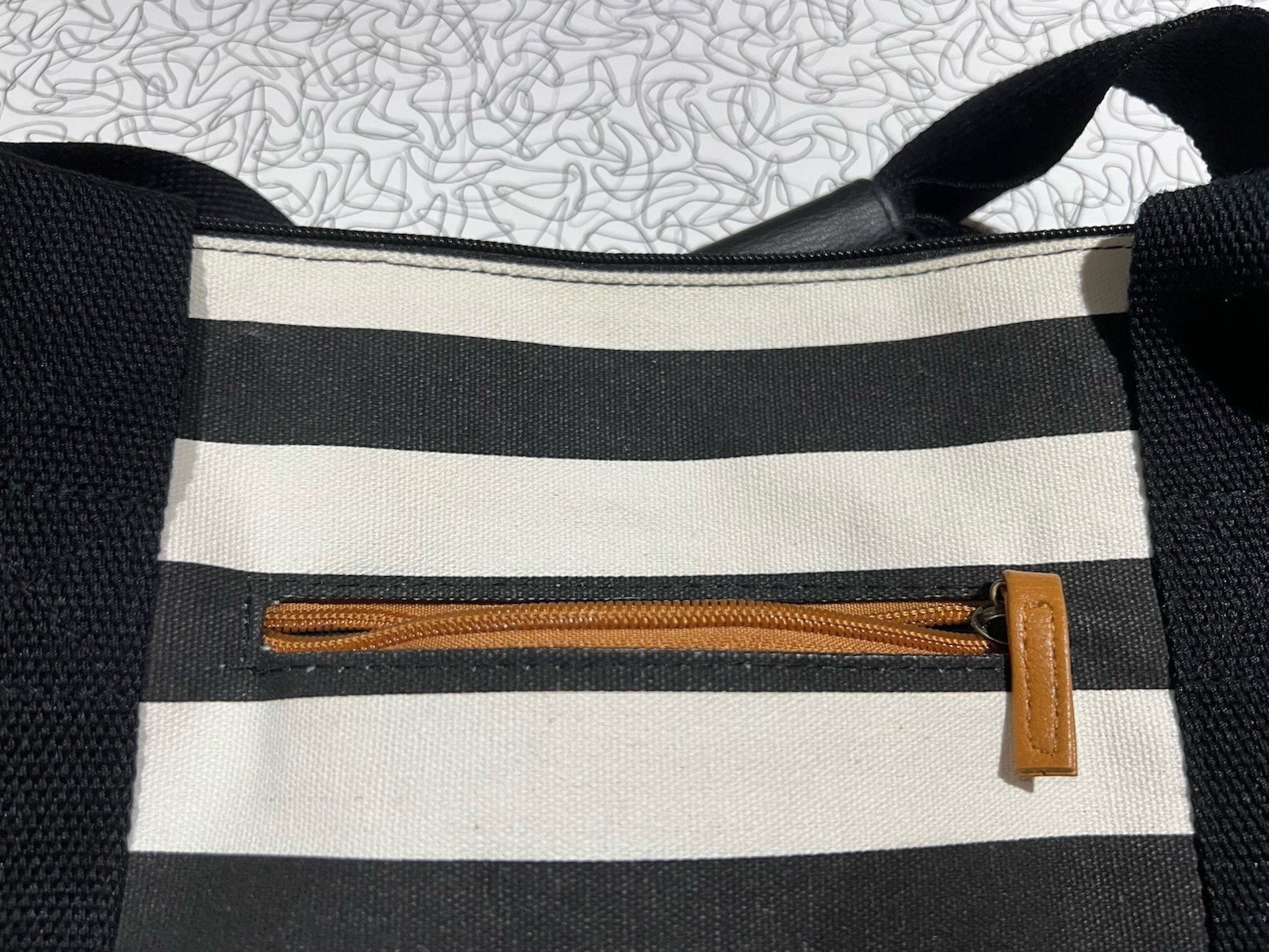 New DSW Black And White Striped Weekender Overnighter Travel Bag