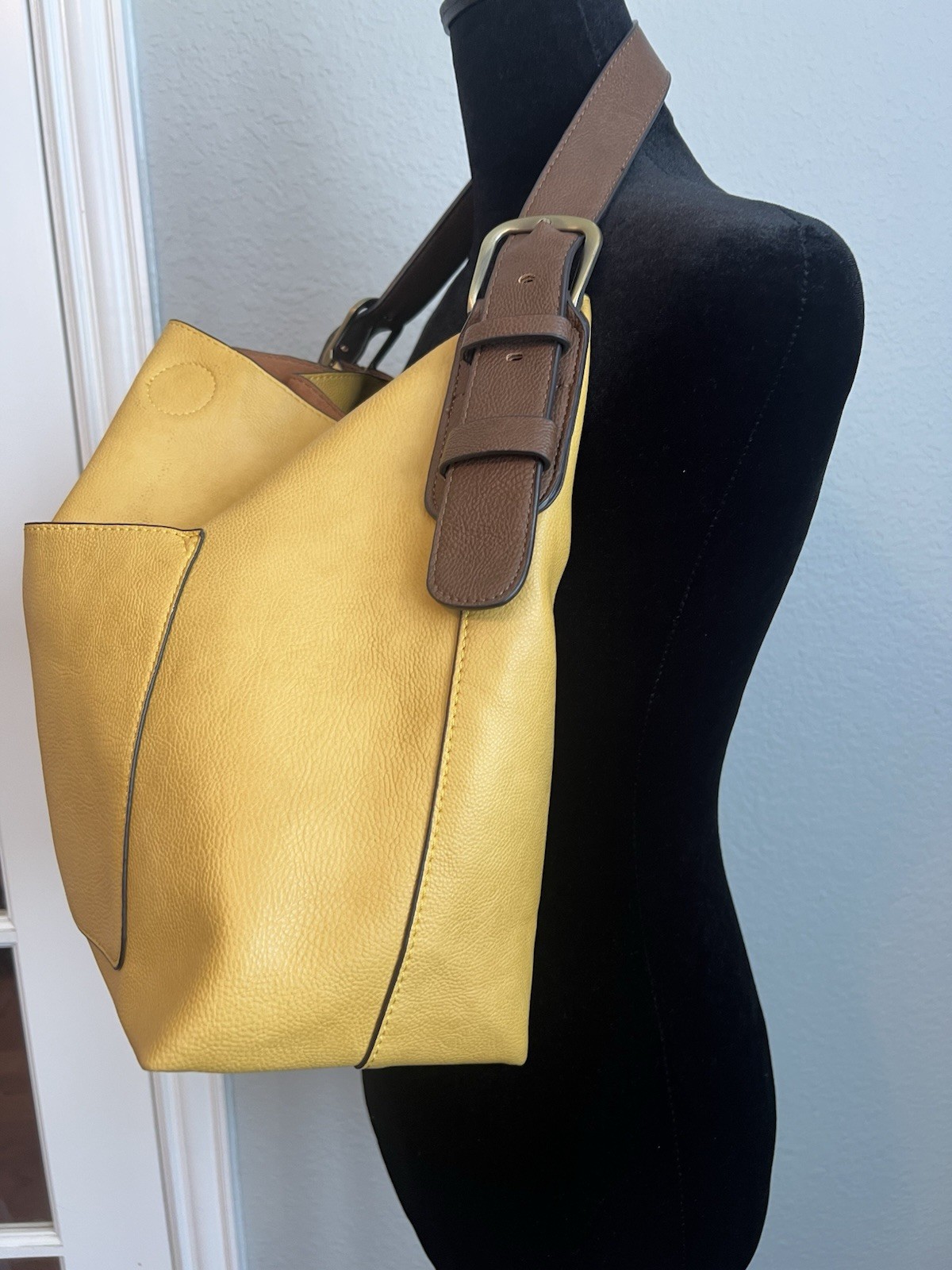 Buttery soft Hobo Shoulder Leather Lemon Coffee Bag. Great Condition