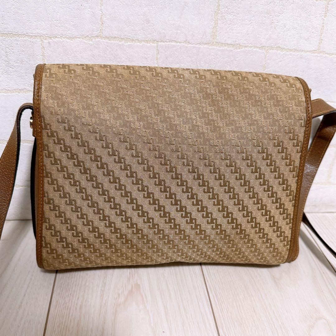Authentic Gucci Shoulder Bag 19cm x 26cm Leather Adjustable Strap Excellent Cond