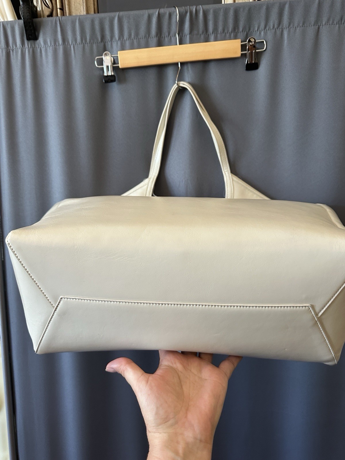 Kurt Geiger GenuineLeather ChelseaLargeToteIvory,W15”-22”;H12”;D6.5”,new