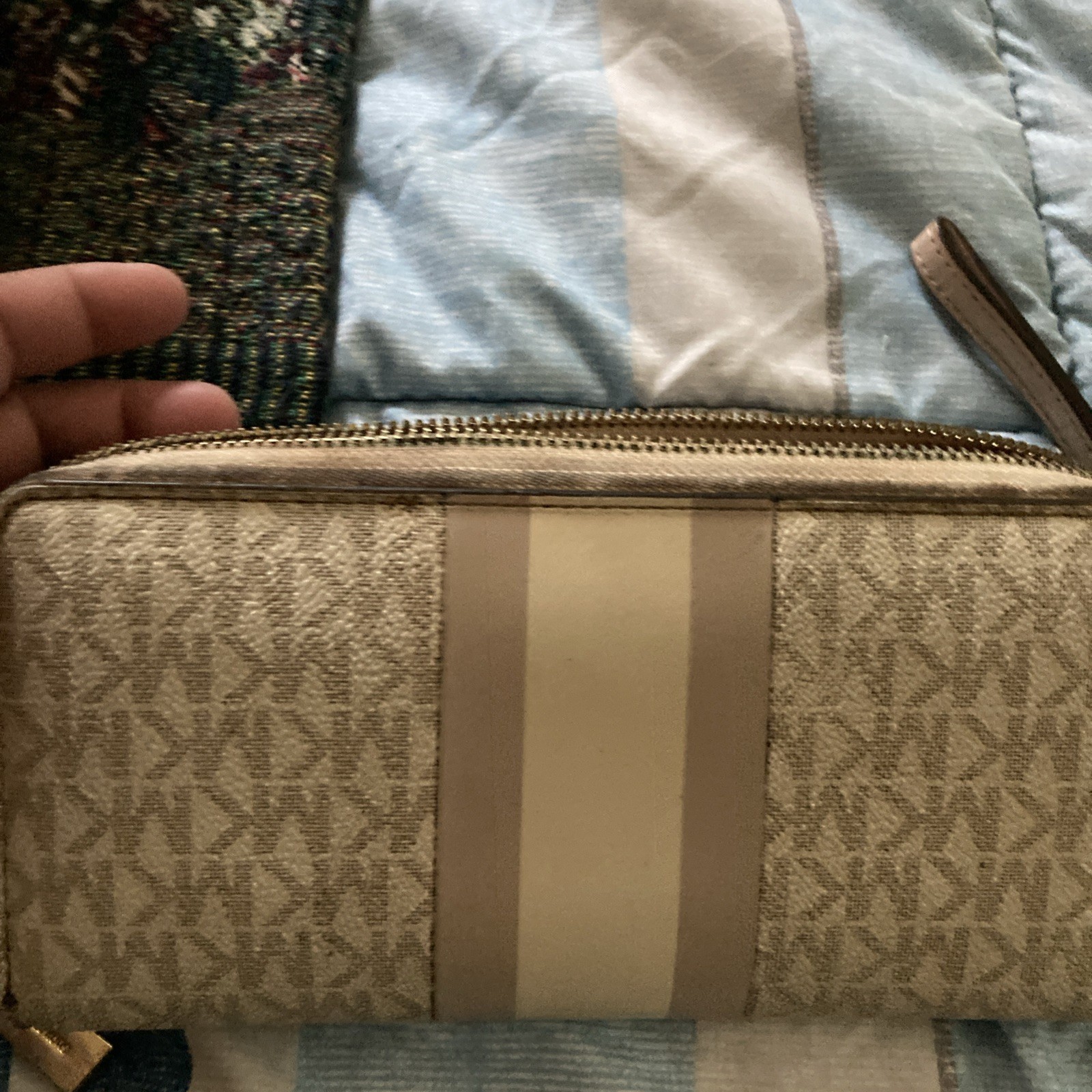 michael kors handbag used and Michael kors wallet as well you get both of them!!
