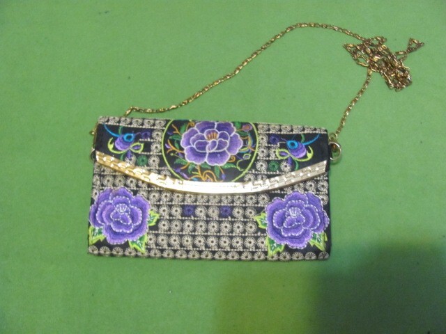 Asian Embroidered Floral Clutch Purse Handbag with Chain Strap – 7.5″ x 4.5″