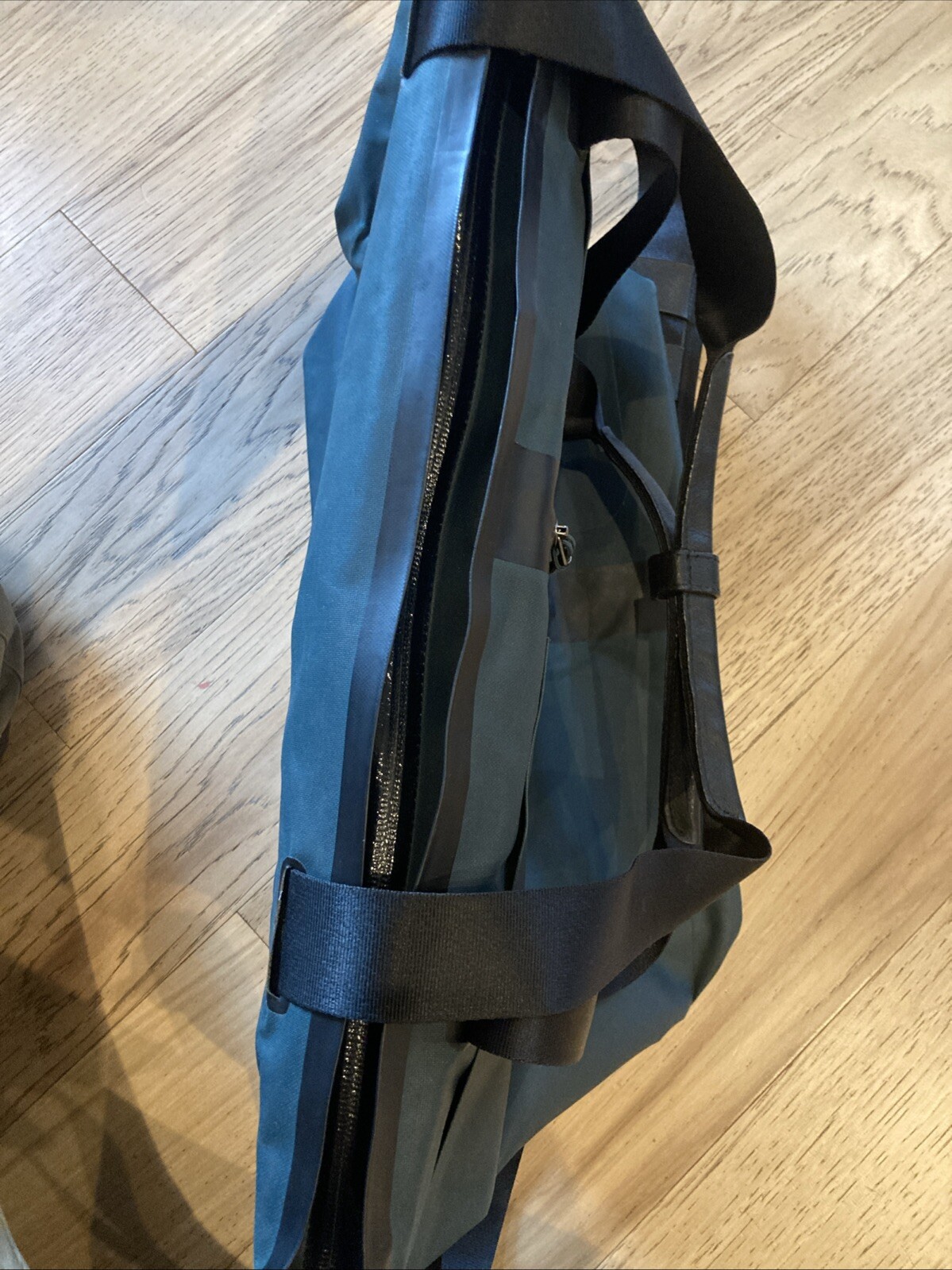 Nike Waterproof Black Nylon Travel Shoulder Hobo Messenger Carry On Bag 21″