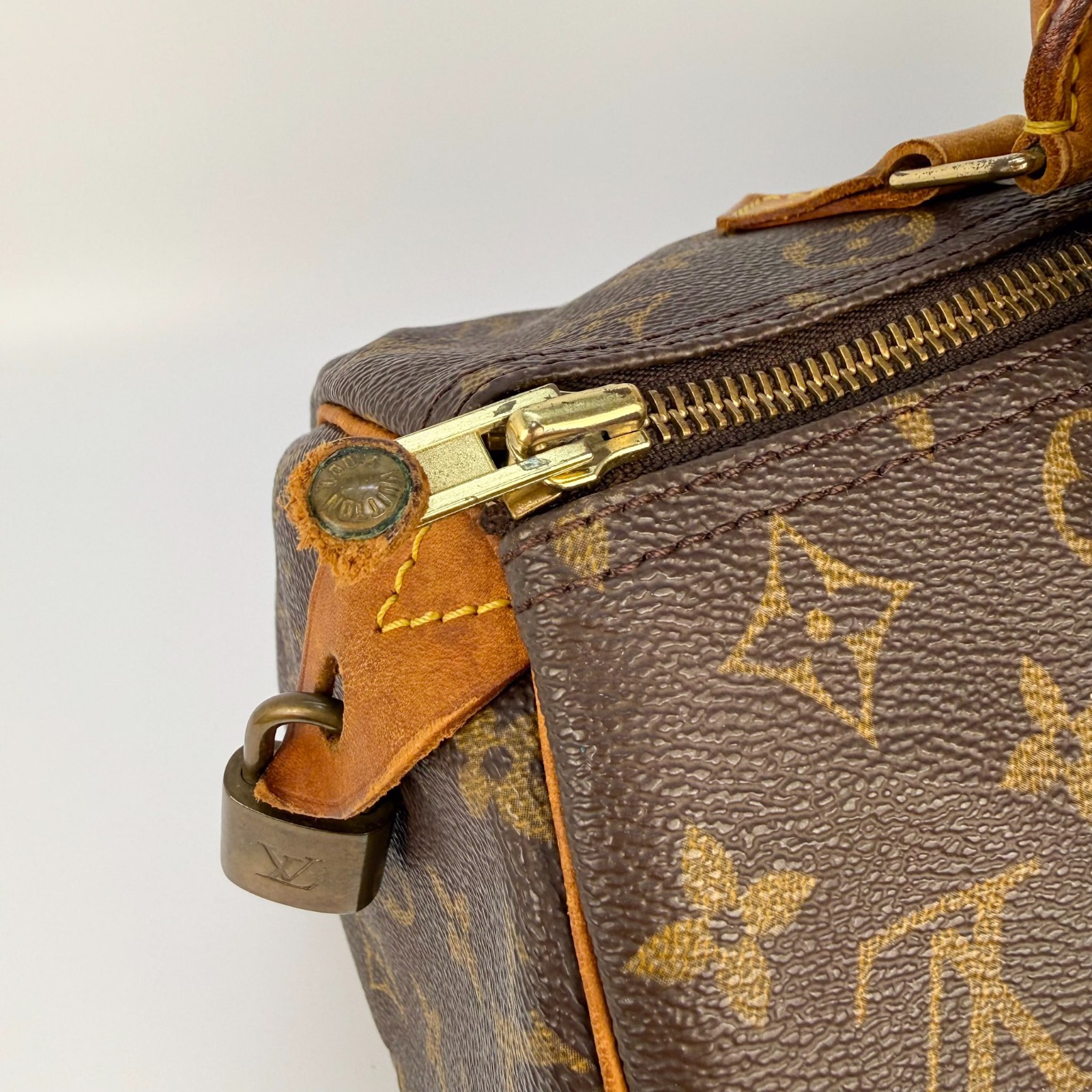 Louis Vuitton Speedy 30 Monogram Canvas Hand Bag LV Authentic M41526 B26030802