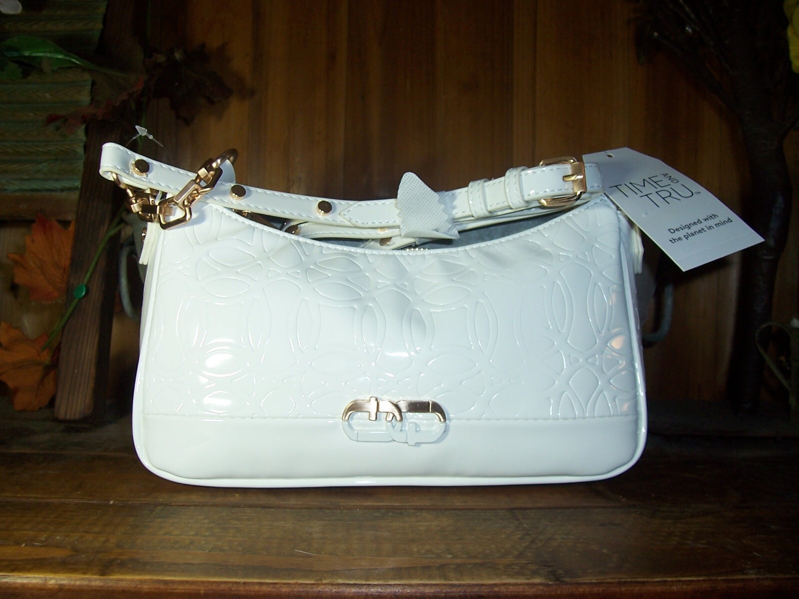 TIME AND TRU WOMENS OFF WHITE HANDBAG PURSE OFF WHITE 10 X 5 INCHES CHAIN LINK