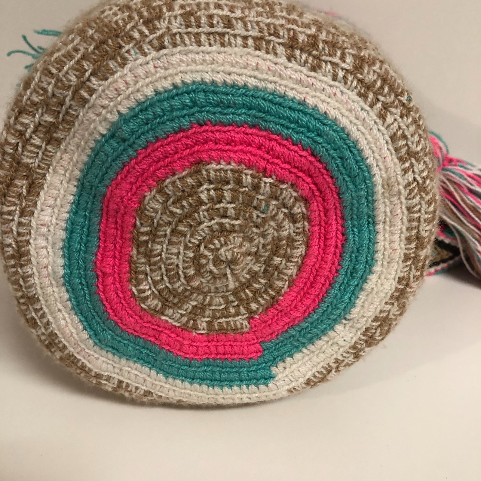 Authentic Colombian Art Mochila Wayuu Size Medium 8.0″ Natural Fibers.