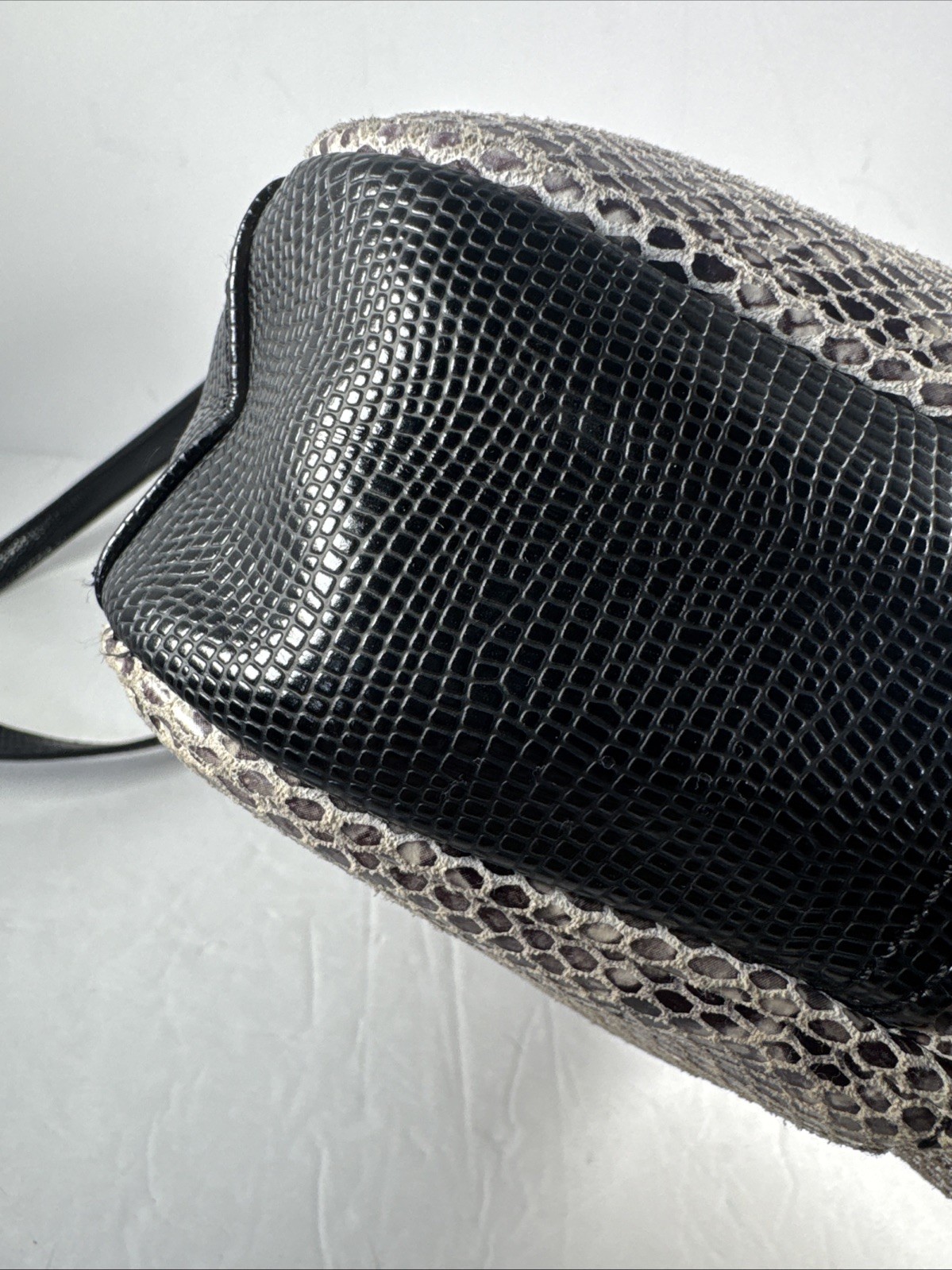 G.I.L.I. GOT IT LOVE IT Snake Embossed Camera Style Crossbody Black Gray Leather