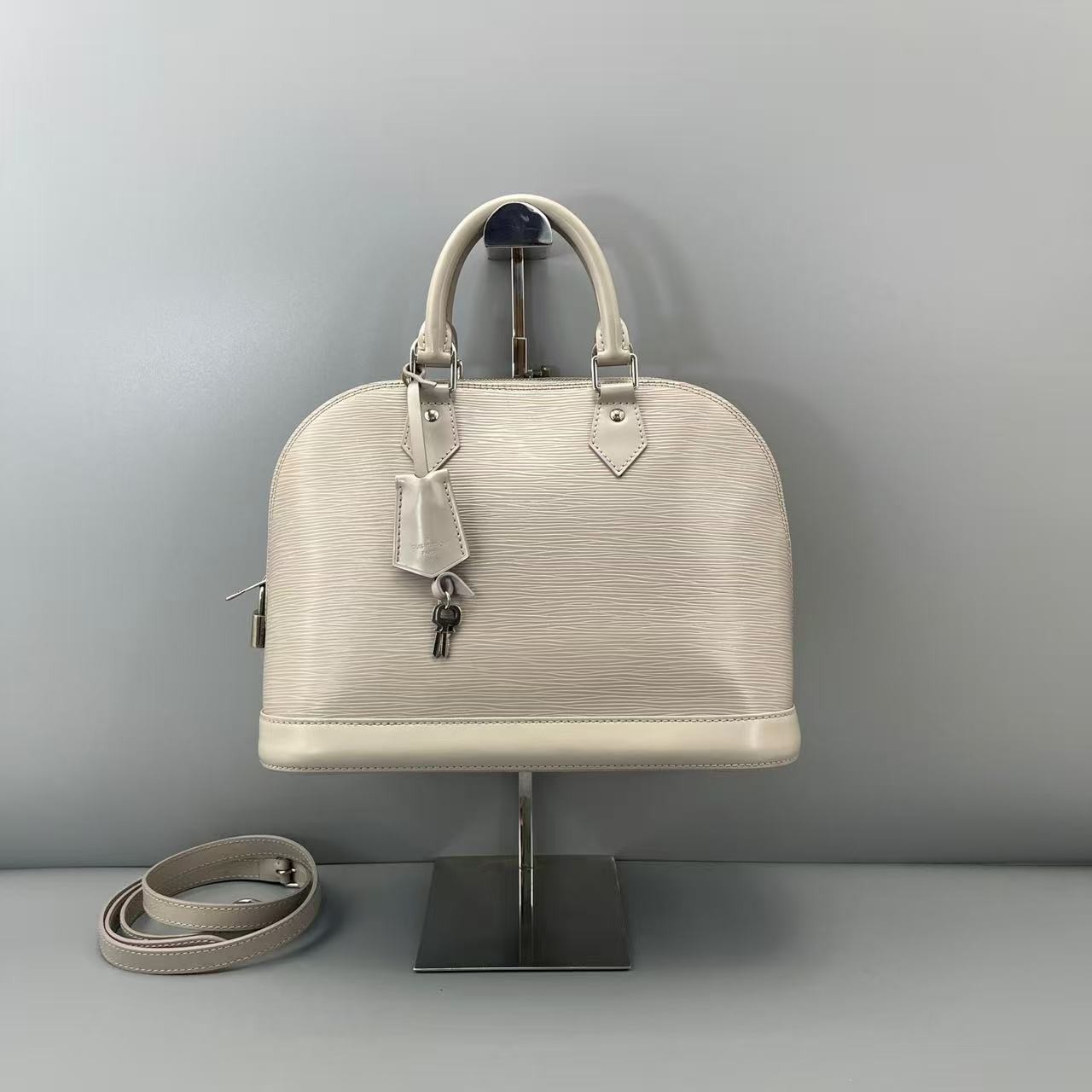 Louis Vuitton Alma PM Dome Off White Epi Grain Two Way Hand Crossbody Bag Auth