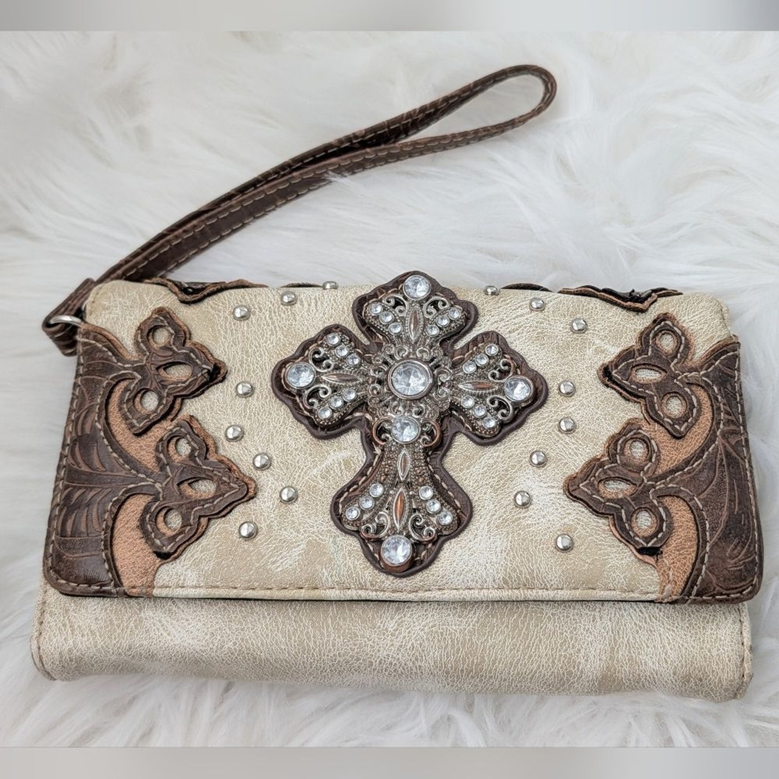 Cowgirl Western Cross Embellished Rhinestone Carry Handbag Wallet.