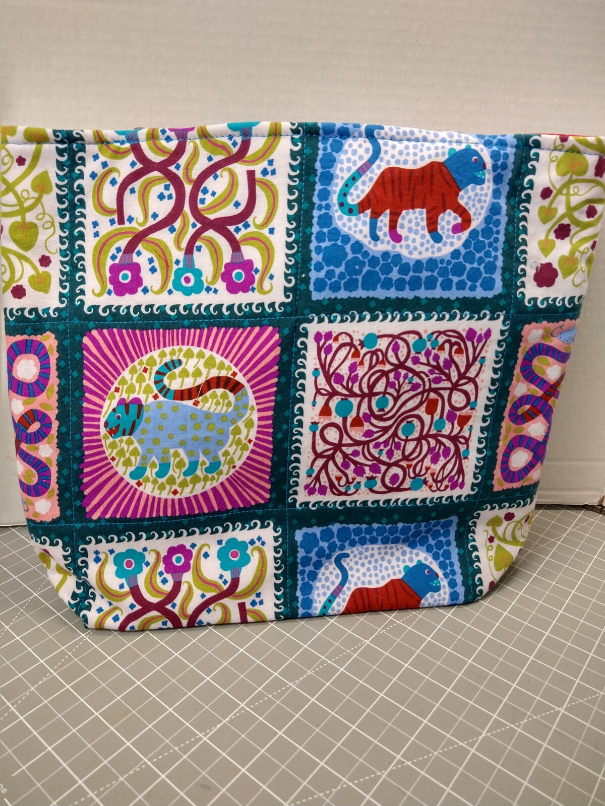 25% SALE Vibrant Lions Handmade Contemporary Tote, Zipper Pocket 3 Pockets Snap