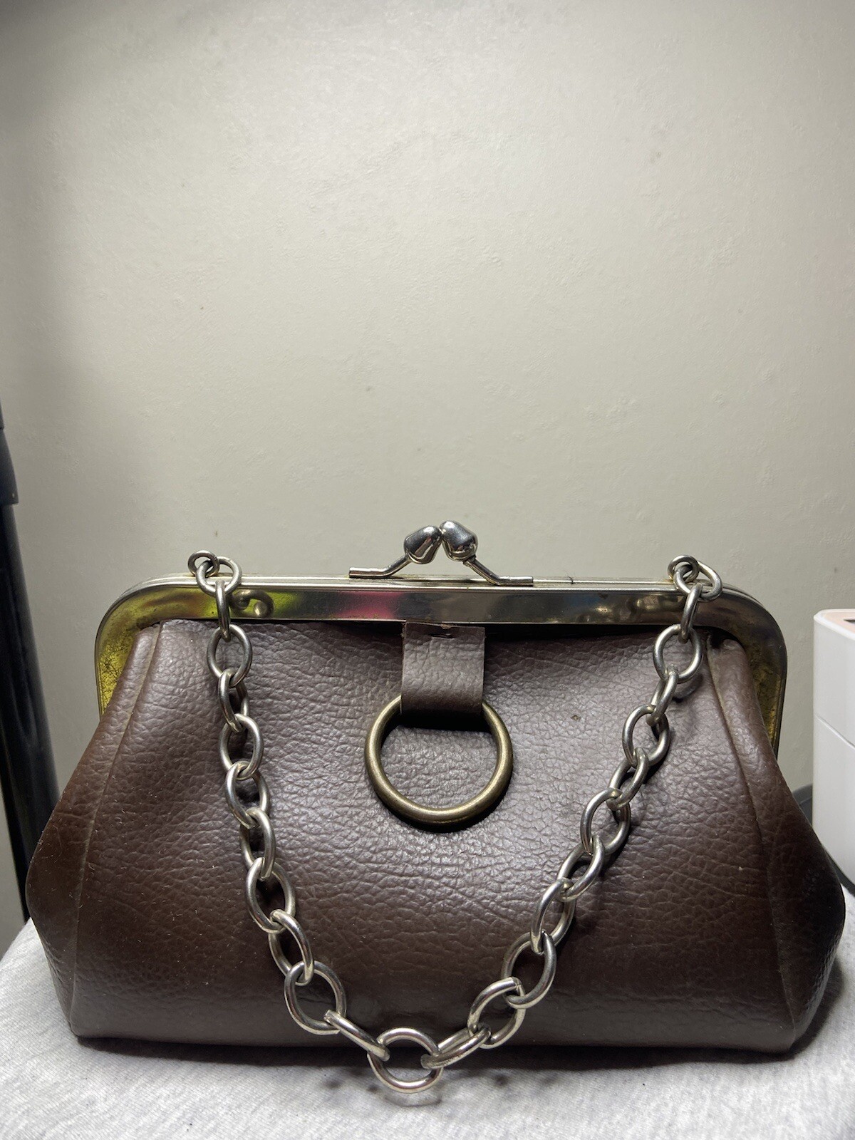 Vintage HANDBAG Purse Brown Brass Or Gold Tone Metal Kiss Lock Chain Strap