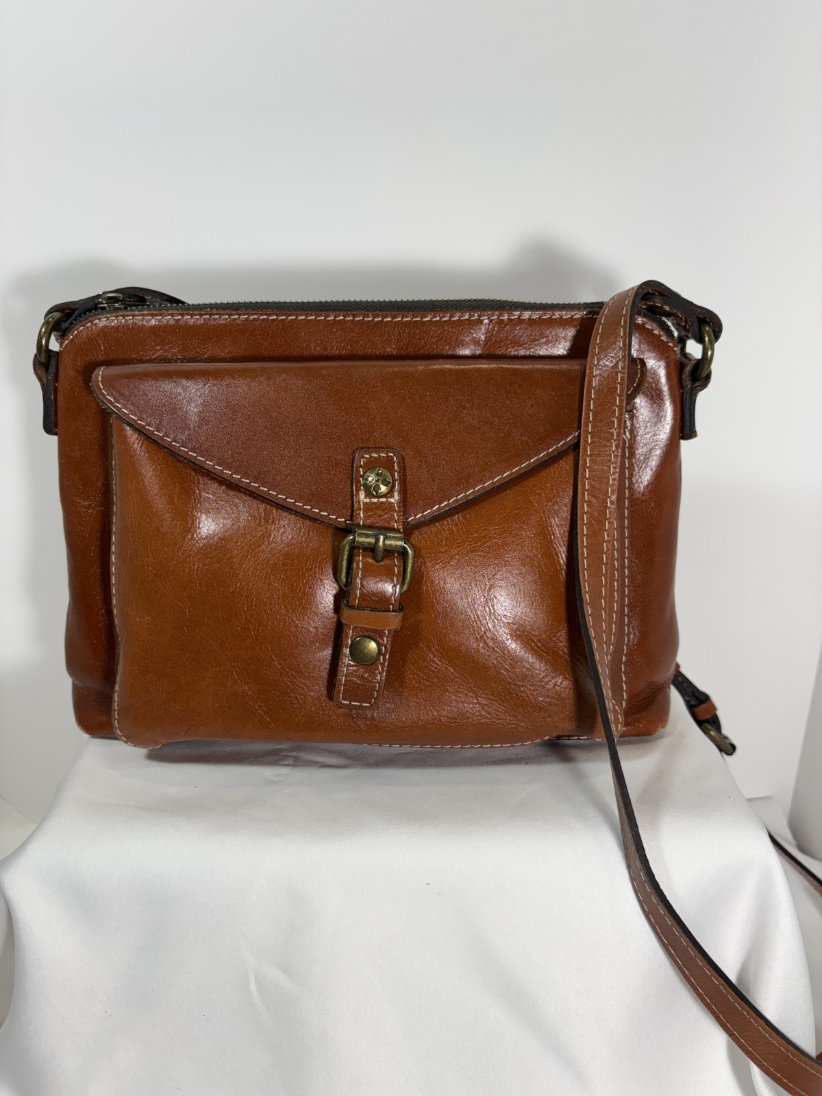 Patricia Nash leather brown handbag w/crossbody adjustable strap & storage bag
