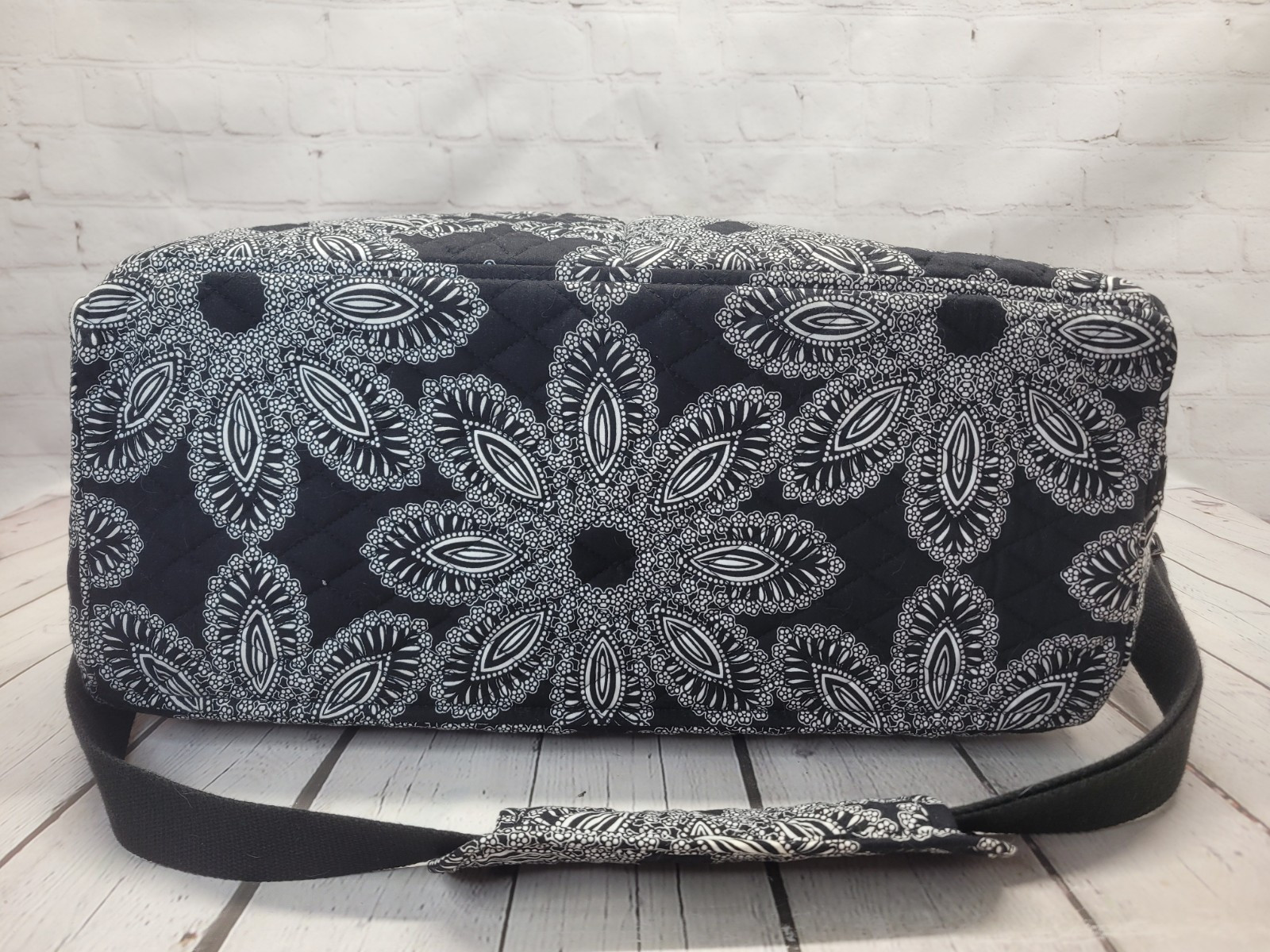 Vera Bradley Weekender Duffel Bag – Blanco Bouquet Floral Black & White